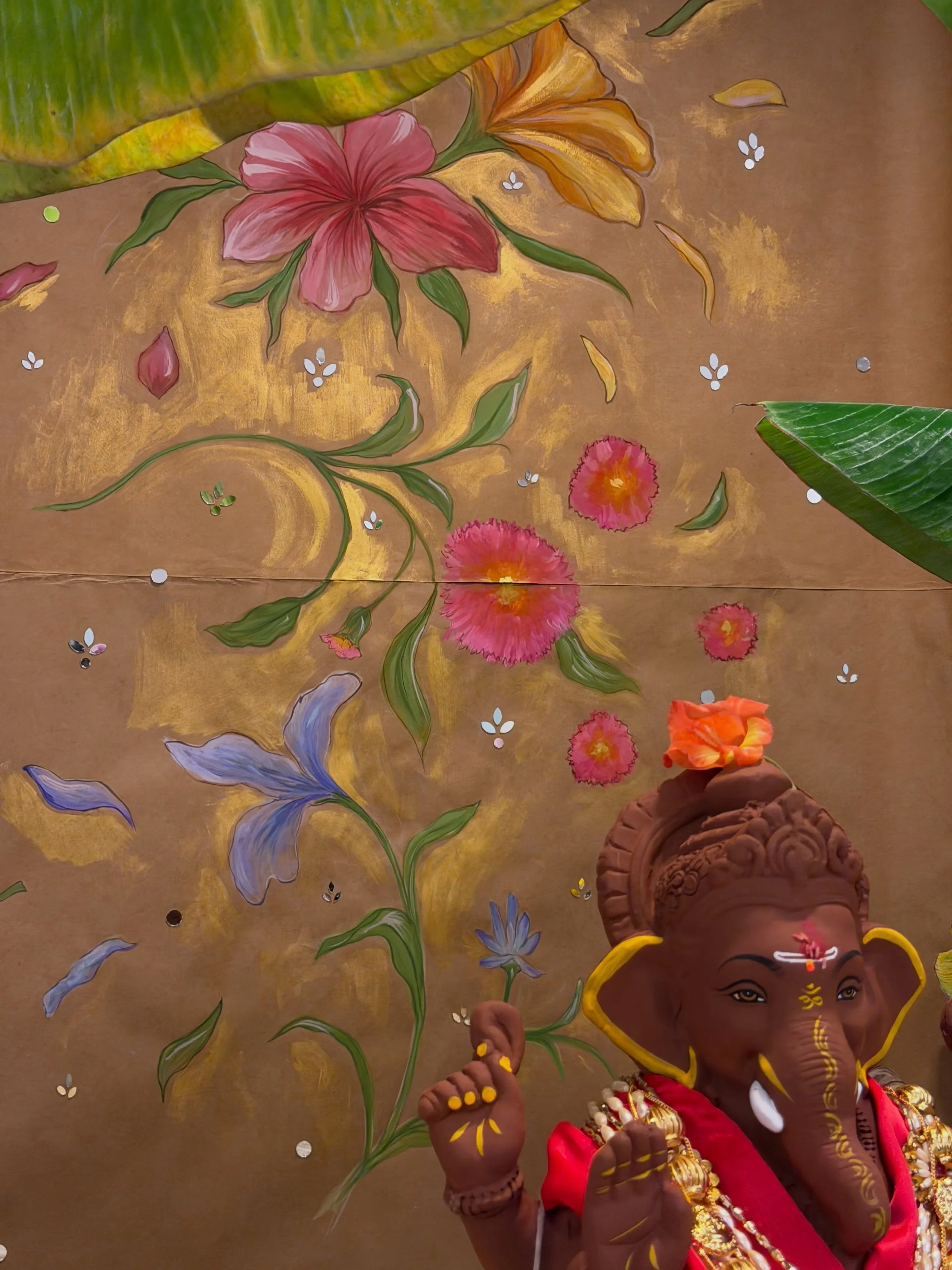 happyyy ganesh chathurthi. 🐘🌺🙏🏻

the artisans, murtikars, sculptors, who make this festival possible, inspire me so much. 

this is the first year i painted the backdrop for our ganesh idol and in a small way i felt close to the essence of what i