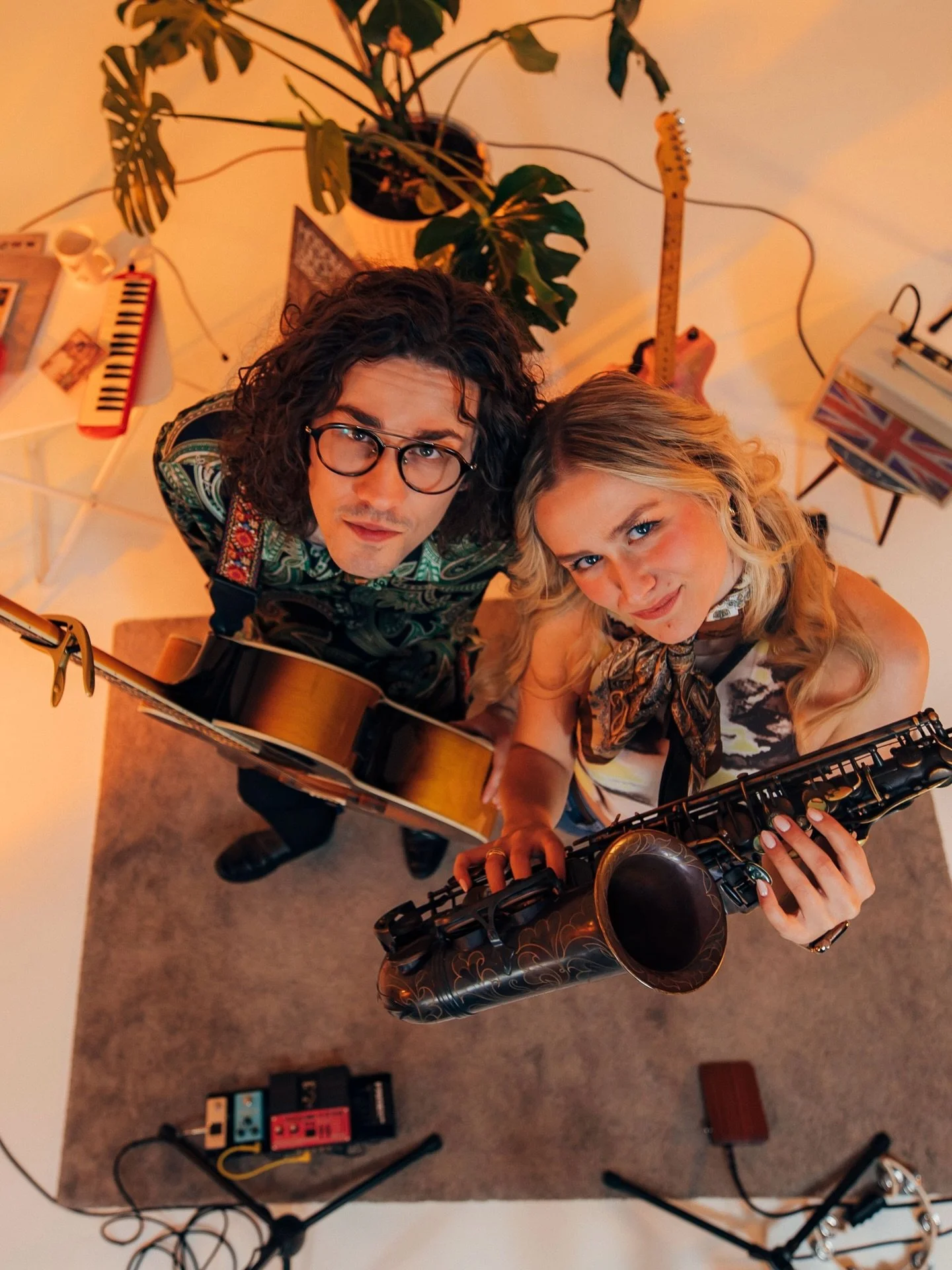 Our new single &ldquo;Sherman Slippers&rdquo; is out now ☕️🧡 
We hope this number brings some warmth to your ears!

We want to thank a handful of people without whom this production and the song itself would not have been possible. It starts with ou