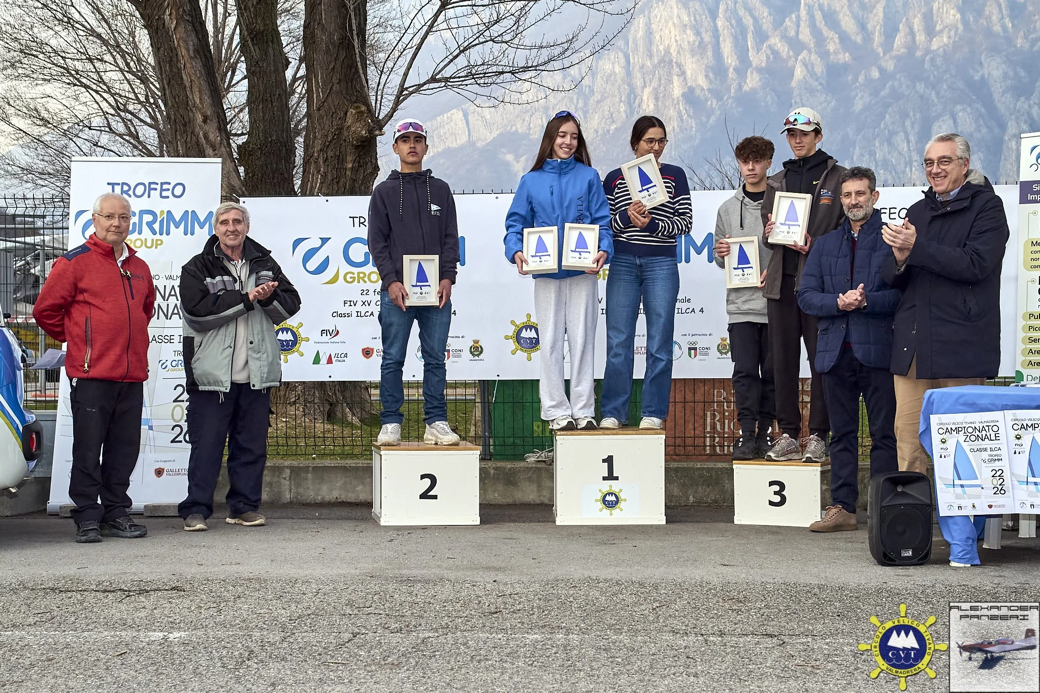 Ilca 4 - podio (a destra, il sindaco di Valmadrera, Cesare Colombo).jpg