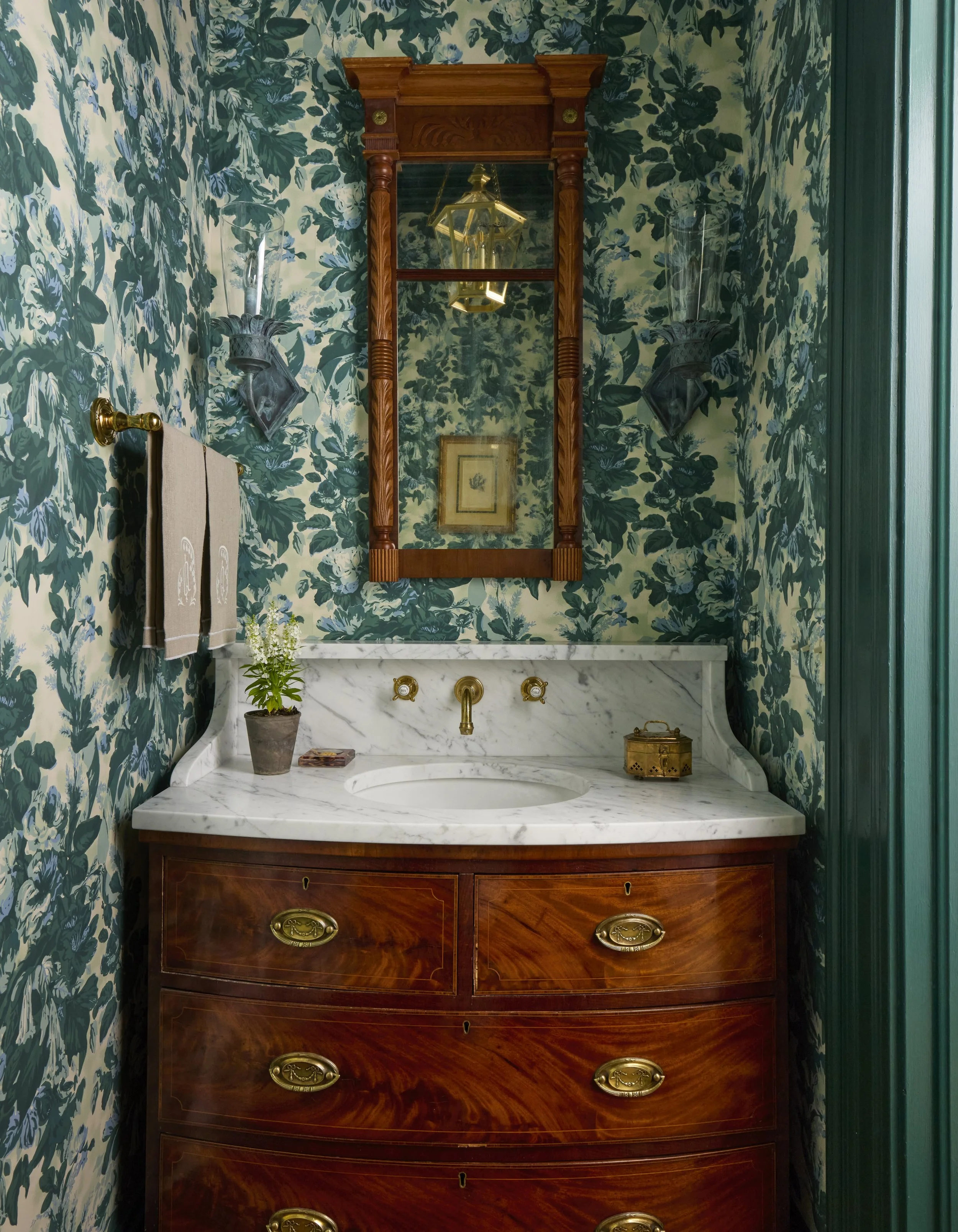 16_Ashley Hanley_Home Sweet Raleigh_Powder Bathroom.jpeg