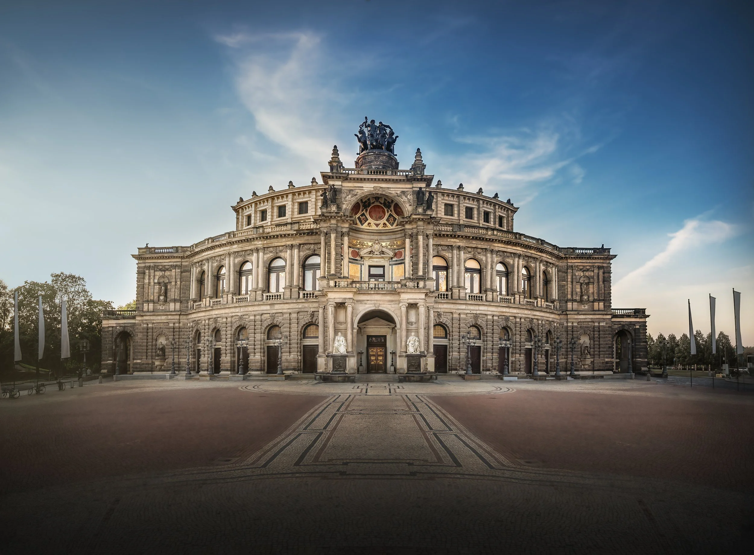 semperoper-opera-house-at-theaterplatz-dresden-2023-03-15-01-00-08-utc.jpg