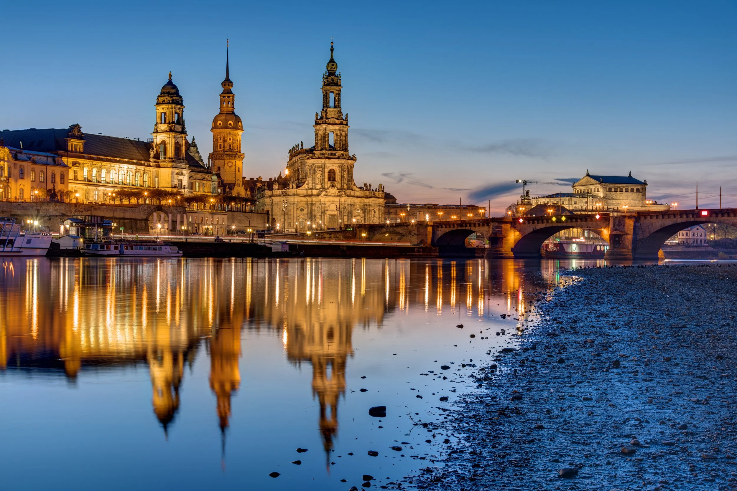sunset-at-the-historic-center-of-dresden-2022-12-17-03-46-03-utc.jpg