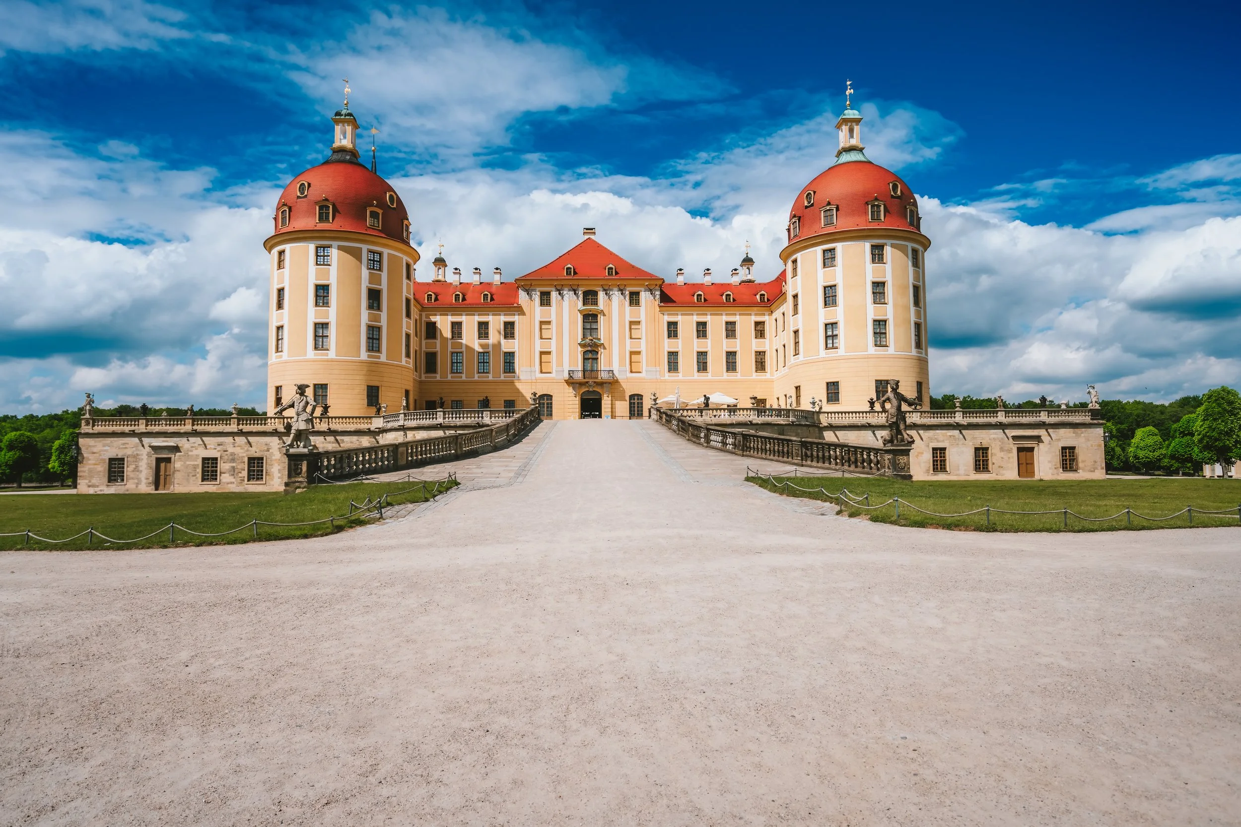 castle-moritzburg-located-in-germany-saxony-regio-2021-08-29-00-32-22-utc.jpg