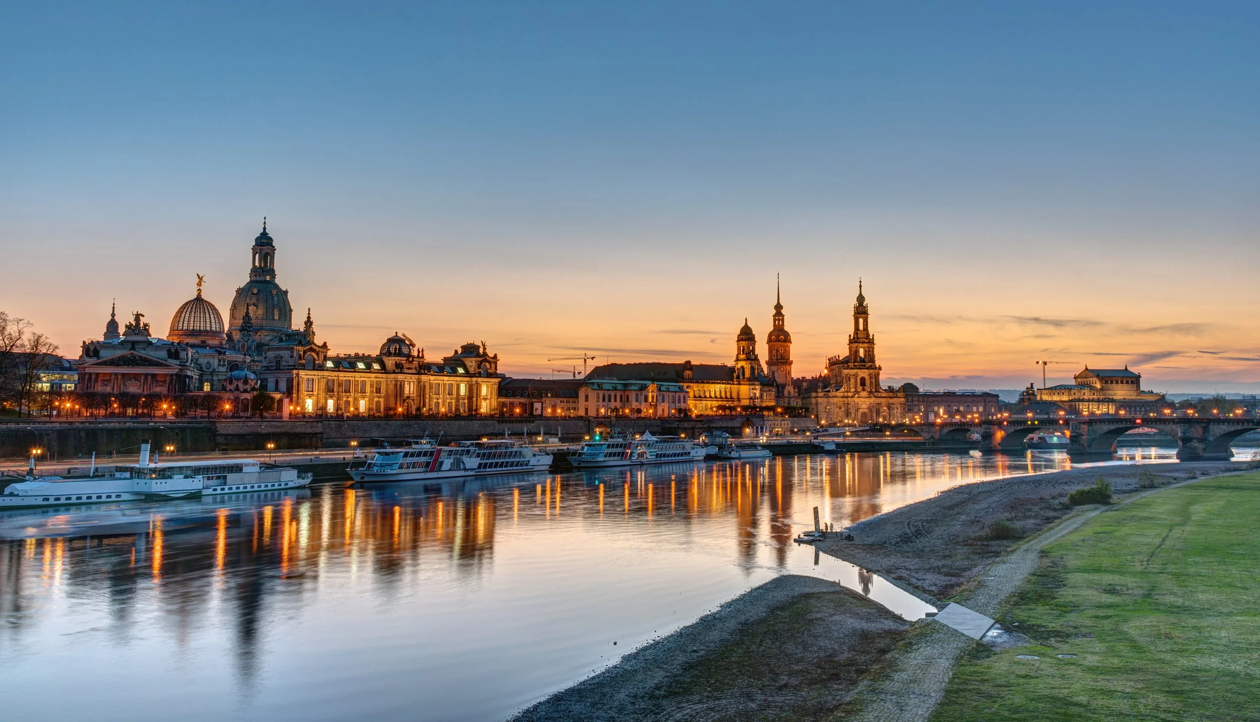 the-towers-of-dresden-at-sunset-2022-12-17-03-45-06-utc.jpg
