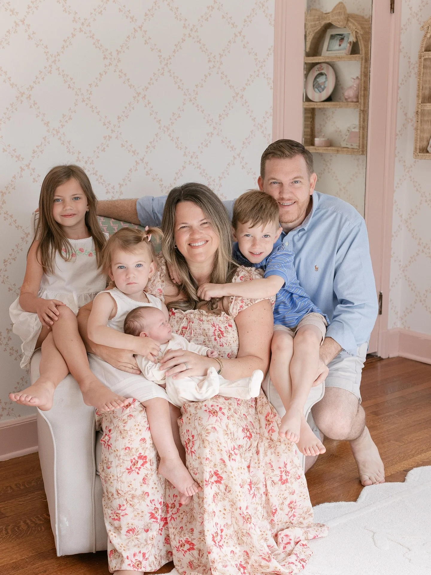 Four little personalities, one big bundle of love.
From the sweet snuggles to the silly squeezes, family sessions always remind me that perfection is in the real moments.

@cricklacku