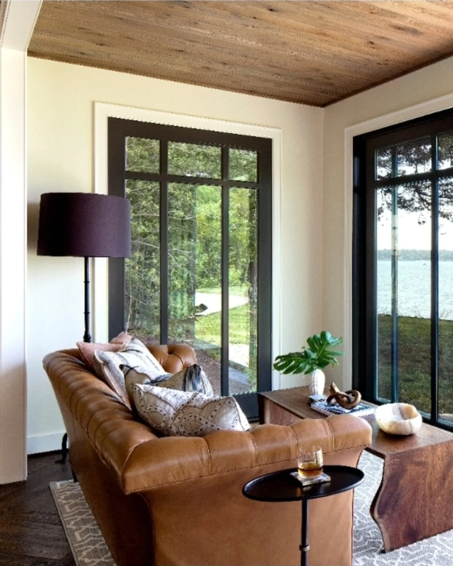 Enjoy your weekend ☀️. Remembering a past project and these views. 

Build @lynbrookofannapolis 
Architecture @jonathanriveraarchitecture 
Photography @jenniferhughesphoto 
Interior design @elizabethmillerreich of @crosbyjenkins_associates