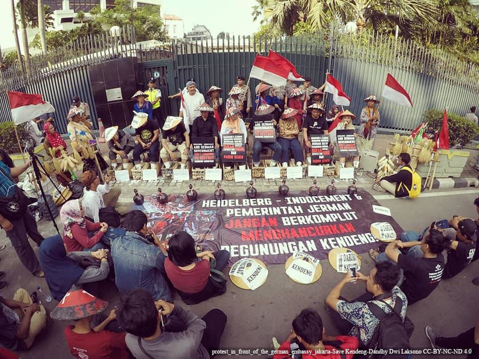 protest_in_front_of_the_german_embassy_jakarta-Save Kendeng-Dandhy Dwi Laksono CC-BY-NC-ND 4.jpg