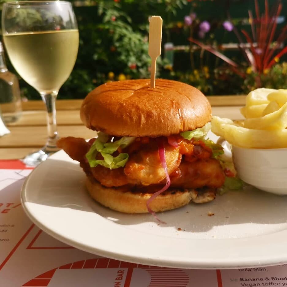 Our katsu burger is probably our most popular dish, with buttermilk fried chicken, mango chutney and katsu curry sauce 😋

We're serving our full menu today from 3pm to 8pm!

#derry #derrybar #derrymenu #derryfood #derrynightlife #derrynews #buttermi