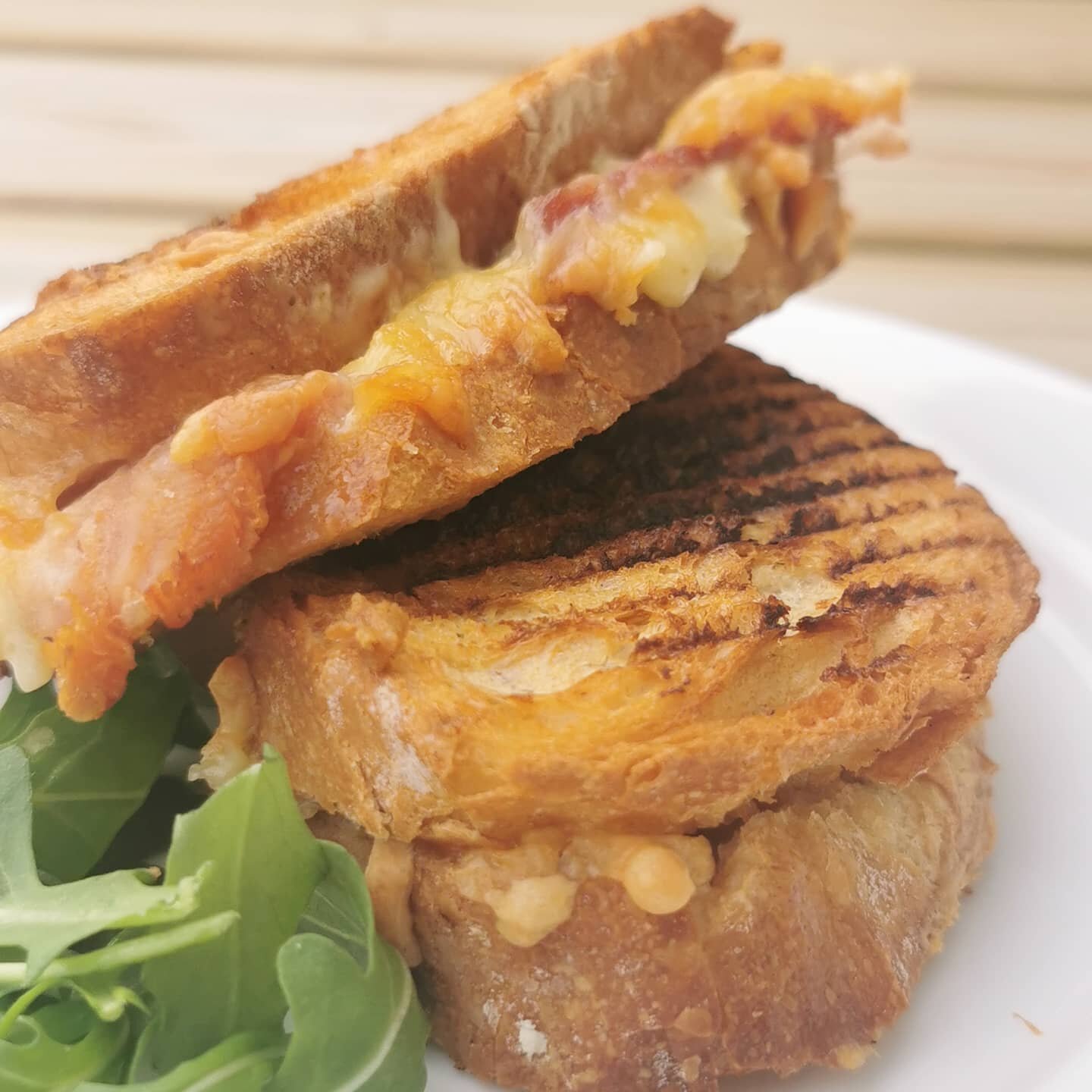 Enjoy a flat iron toastie in our beer garden today until 8pm 😍

#flatirontoastie #toastie #cheeseandham #veggieoption #sandwich #derry #derrybar #visitireland #visitni #visitderry #casualmenu #casualdining #derryfood #irishcuisine #cheesetoastie #gr