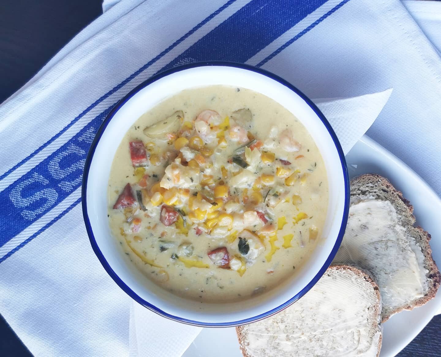 Our Donegal Chowder is really quite special, made with Donegal prime produce, corndale chorizo and Uncles Eddie's famous wheaten bread 👌

#derry #derryfood #visitireland #visitni #visitderry #collon #thecollonbar #pubfood #donegalprime #corndale #ch