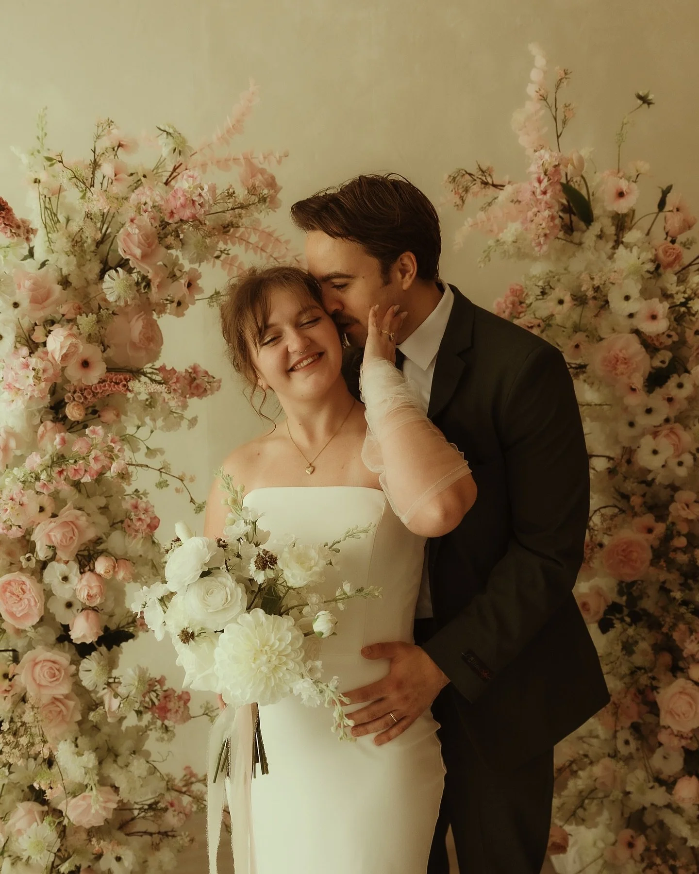 A surprise no one saw coming👇🏻

But first let me recap..

⏰A 12pm ceremony, as Faith and Patrick became husband and wife in front of their 10 most important people in their lives. 👰&zwj;♀️🤵&zwj;♂️ 

A handful of smoke breaks, 🚬 pouring of wine ?