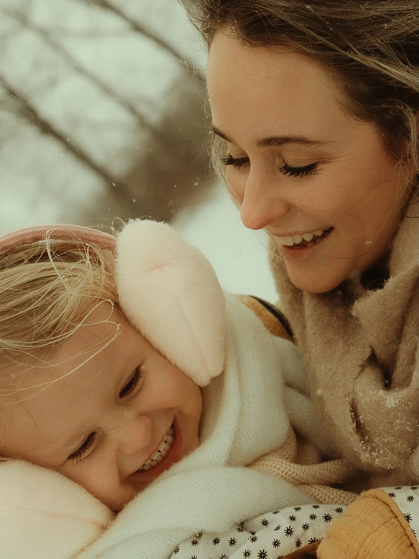 Convincing my North Carolina family to embrace the snow for a short 10 minutes ❄️