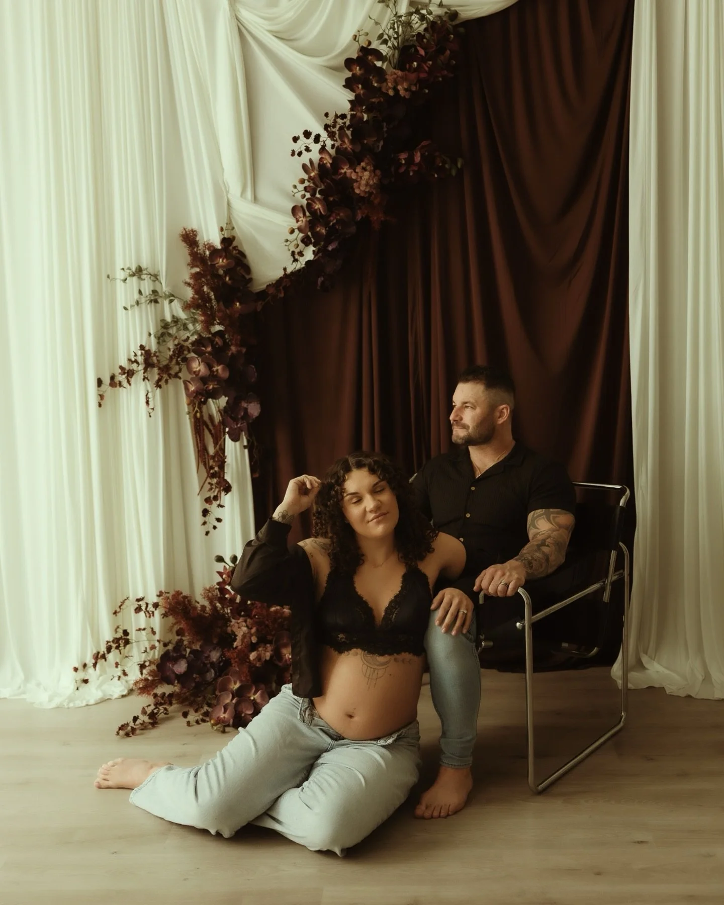 Mom and Dad have entered the group chat 💬 

#maternityphotoshoot #maternity #mom #dad #floralinstallation