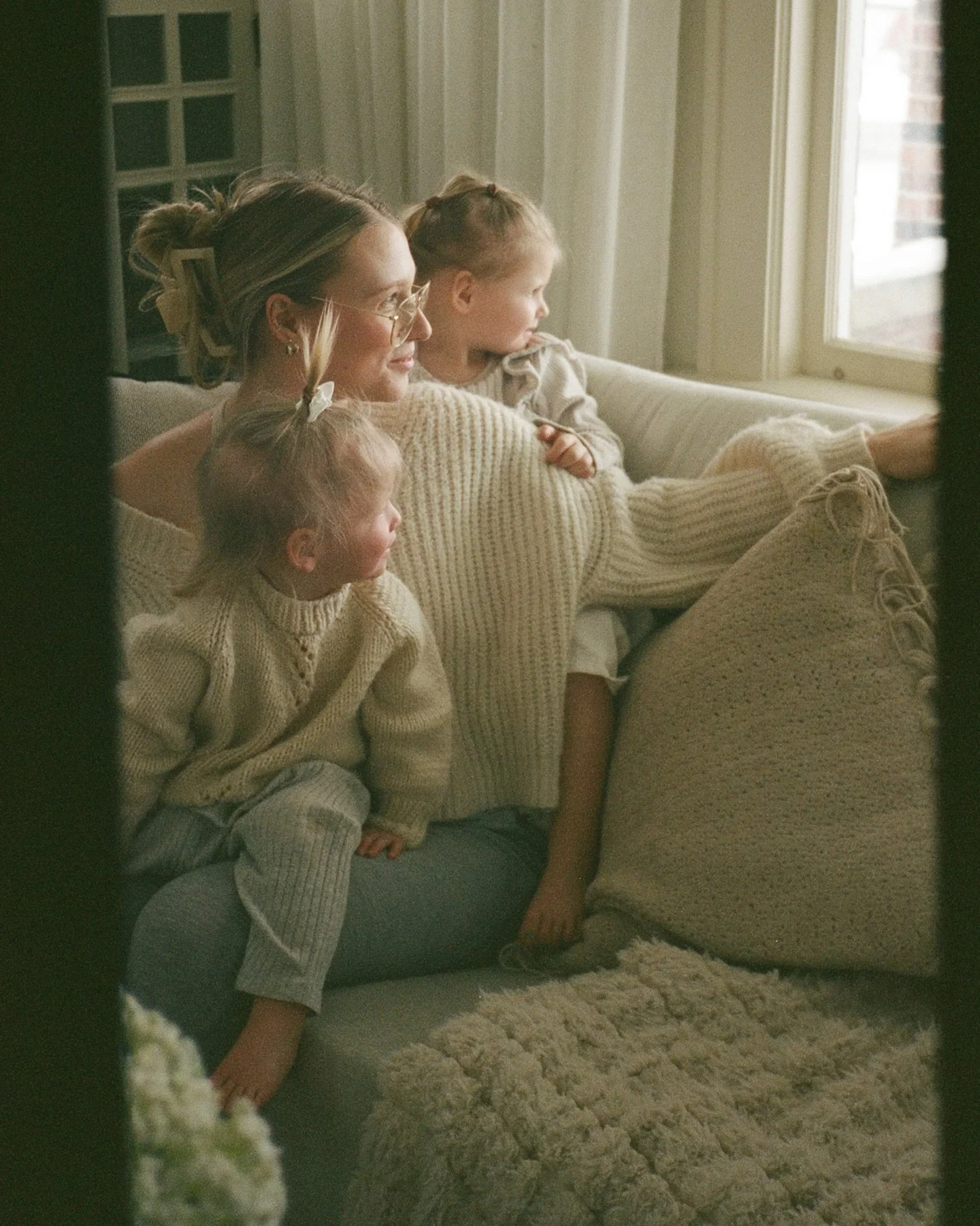 What Tuesday mornings look like at the Wells house. After the rush of school drop off for her oldest Evie Pearl, she makes a coffee, snuggles her other two at home, dances in the living room, jumps on the bed and plays tea party. Because it&rsquo;s t