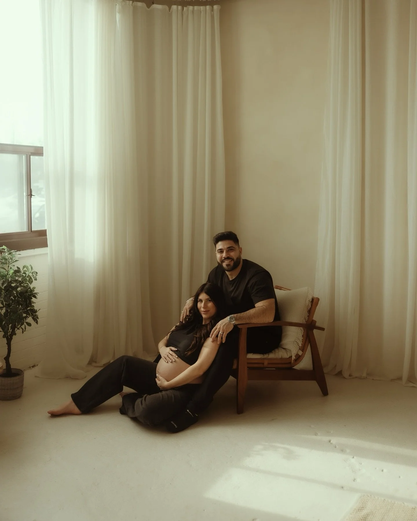 When I&rsquo;m not preserving love on wedding days, you can find me preserving love that&rsquo;s quietly growing. 

Scroll to see a cute film I created from this session and now I&rsquo;m hooked 🎥

Also stay tuned for the 🎞️ scans from this session