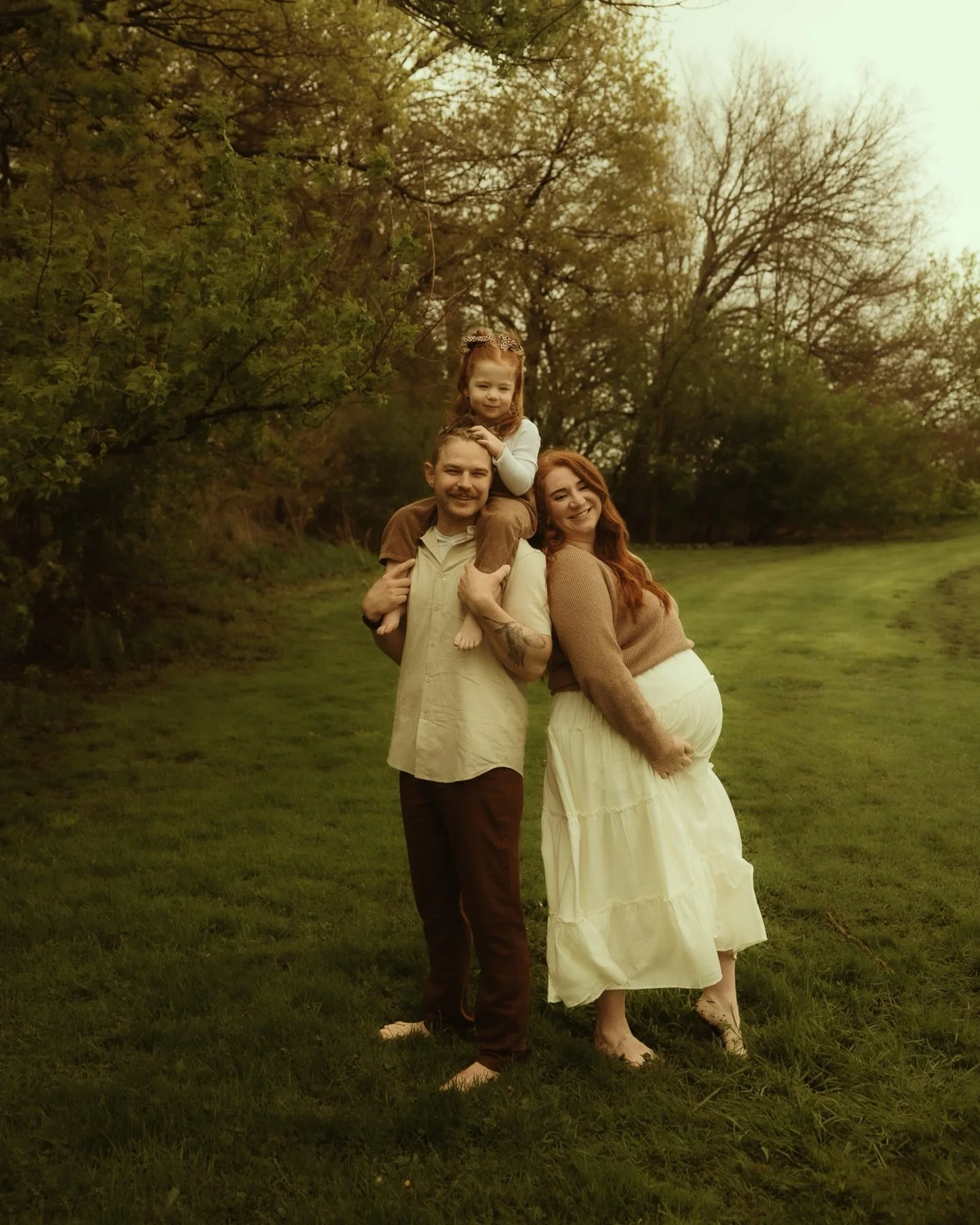 Due at any second and they still managed to get their maternity photos done before baby&rsquo;s arrival. 

Because you only regret the photos you don&rsquo;t take &hearts;️