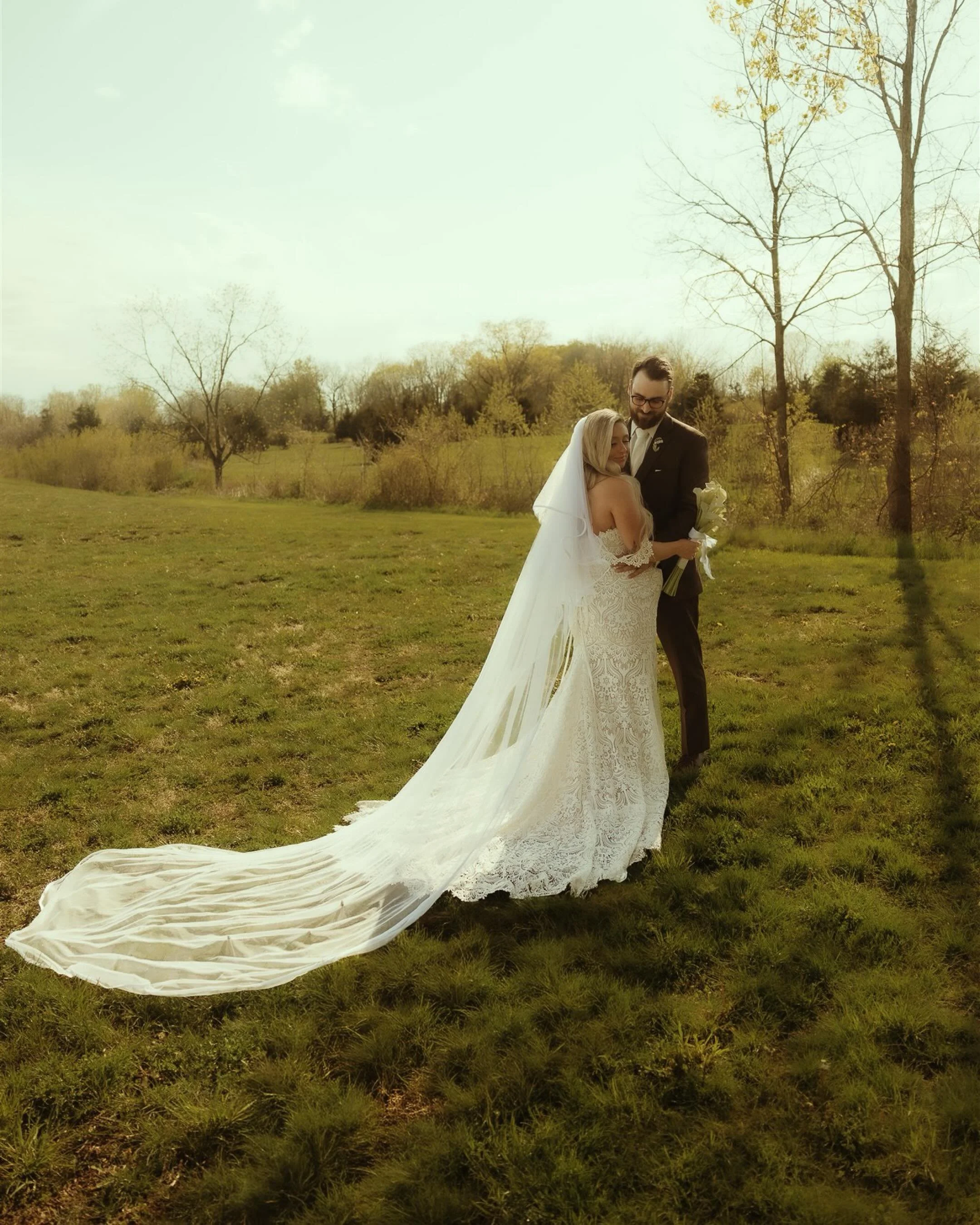 The best day with Mr and MRS Udvari + their sweetest little plus one 🫶
@paigeudvari 

Bridal Suite- @thestudiosistersco 
Brides Makeup- @danilynnartistry 
Bridesmaids Makeup-
 @masie_phillips + @radiant.sol.beauty 
Wedding Venue- @timberridgeevents 