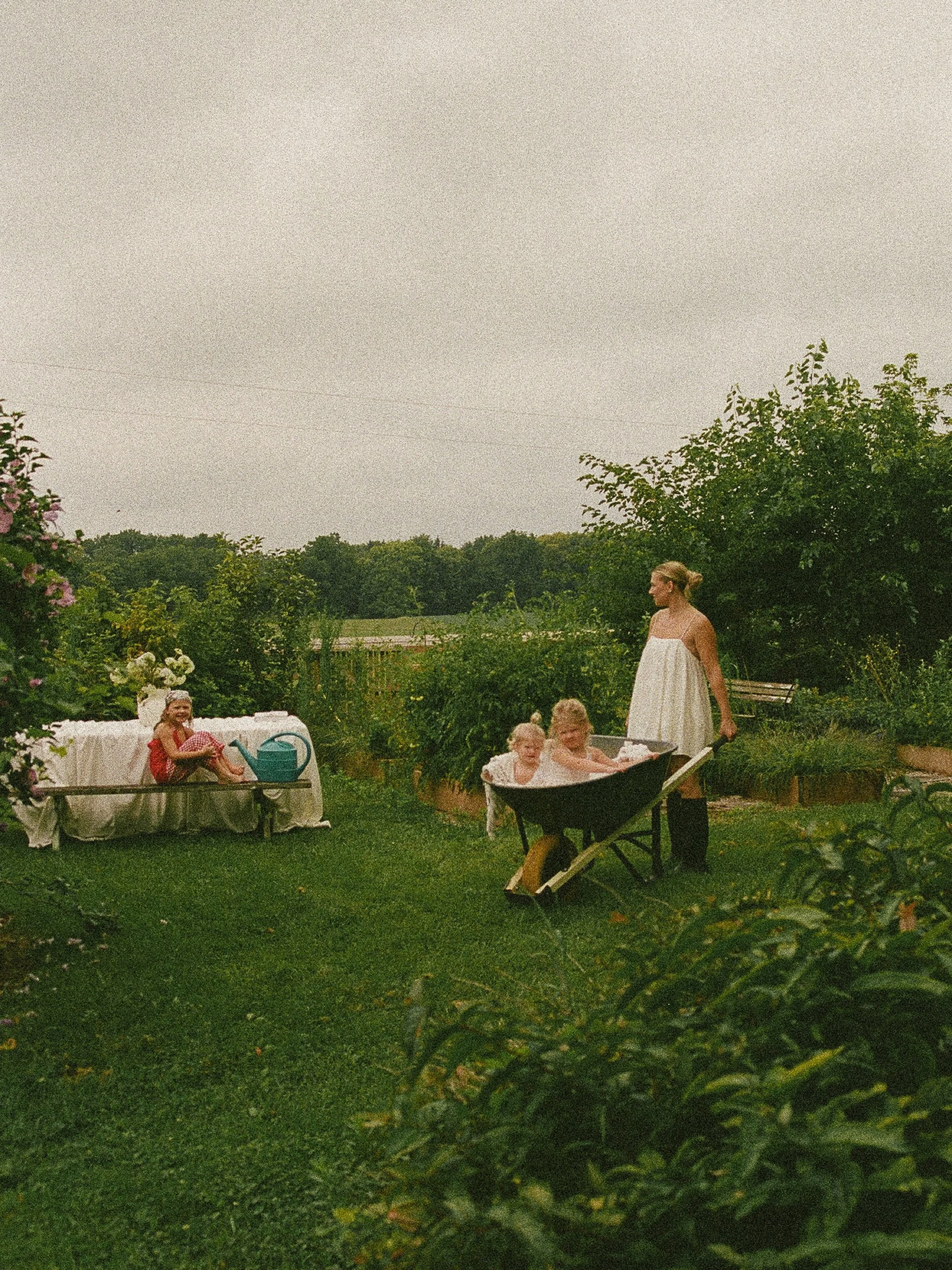 Dani + her girlie pops, casually creating evidence for the farm archives 🌾🐄 
All shot on 35mm because duh we&rsquo;re documenting history now.

Ps. 

There&rsquo;s a common theme in this spread of photos, can you figure it out? 
I&rsquo;ll tell you