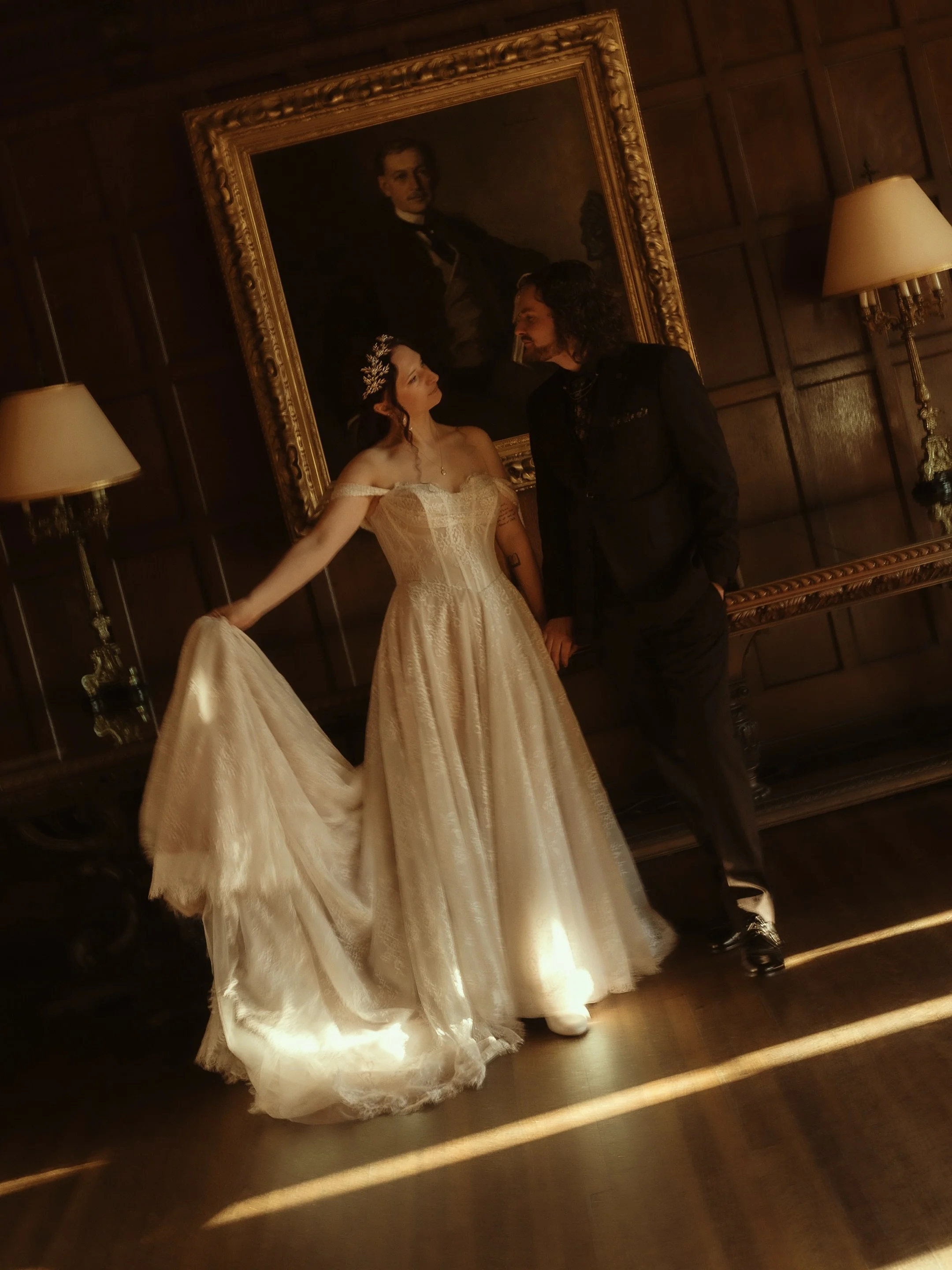 A little Jane Austen, a little My Chemical Romance, a lot of &lsquo;I would die for you&rsquo; energy. 

#weddingphotography #emohour #manorwedding #windsorweddingphotographer #artsywedding