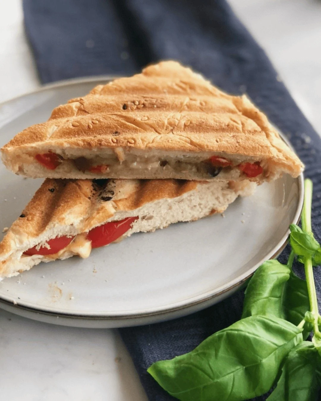 Looking for a healthy lunch option? Try this tasty sandwich with a healthy twist.  Stuffed with grilled vegetables and award-winning Rotterdam Matured over 8 months cheese, this is sure to satisfy all of your cravings. 

#abbey #abbeyspecialty #rotte