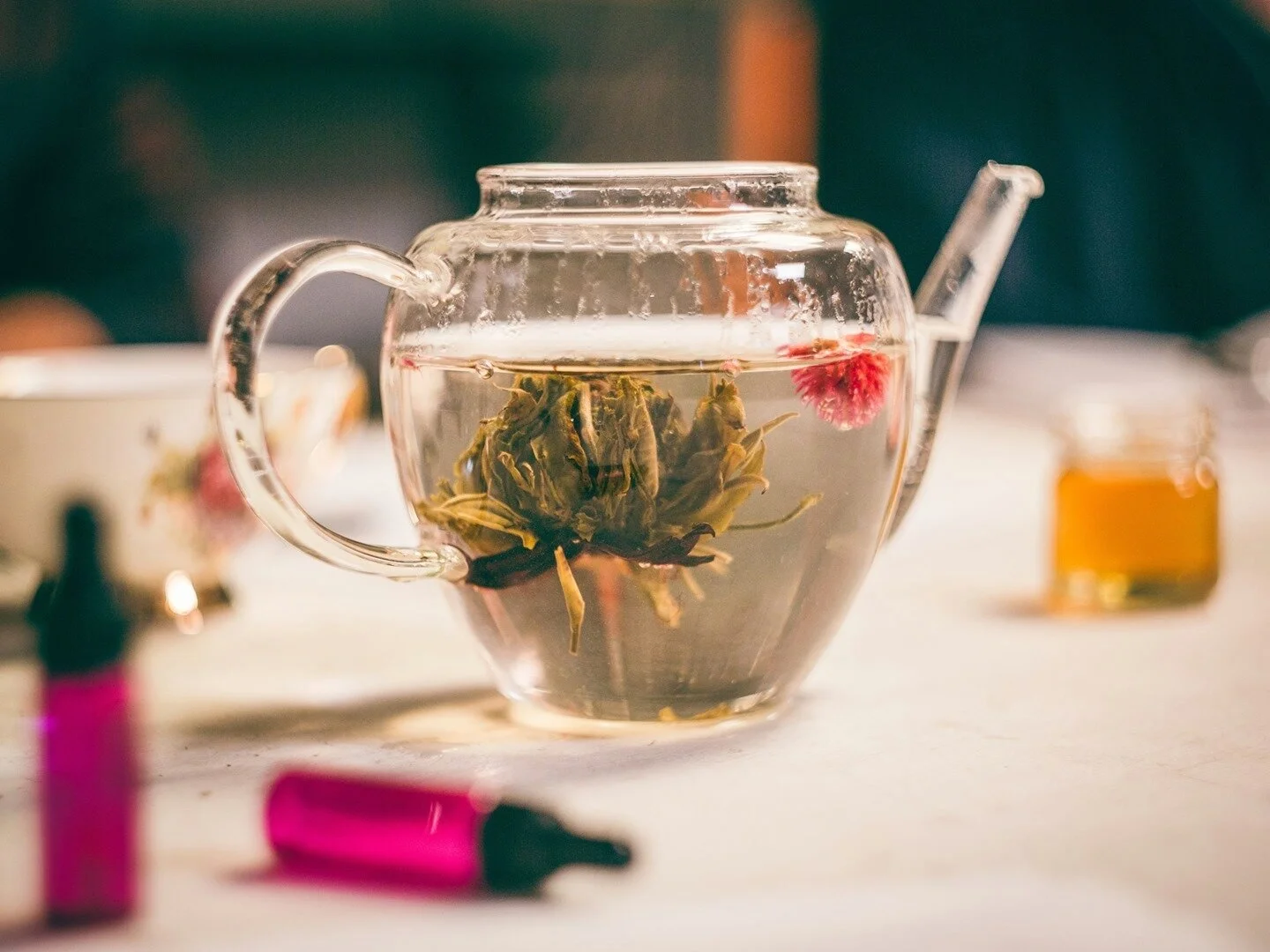 It's time for tea! ⠀
What is your go to tea? Or is coffee more your thing?⠀
⠀
#comingsoon #teatime #timefortea #wizardstea #wizardexploratorium #cauldronedinburgh #newoffering #experiences #greentea #blacktea #whitetea #coffee #oolongtea #puerhtea