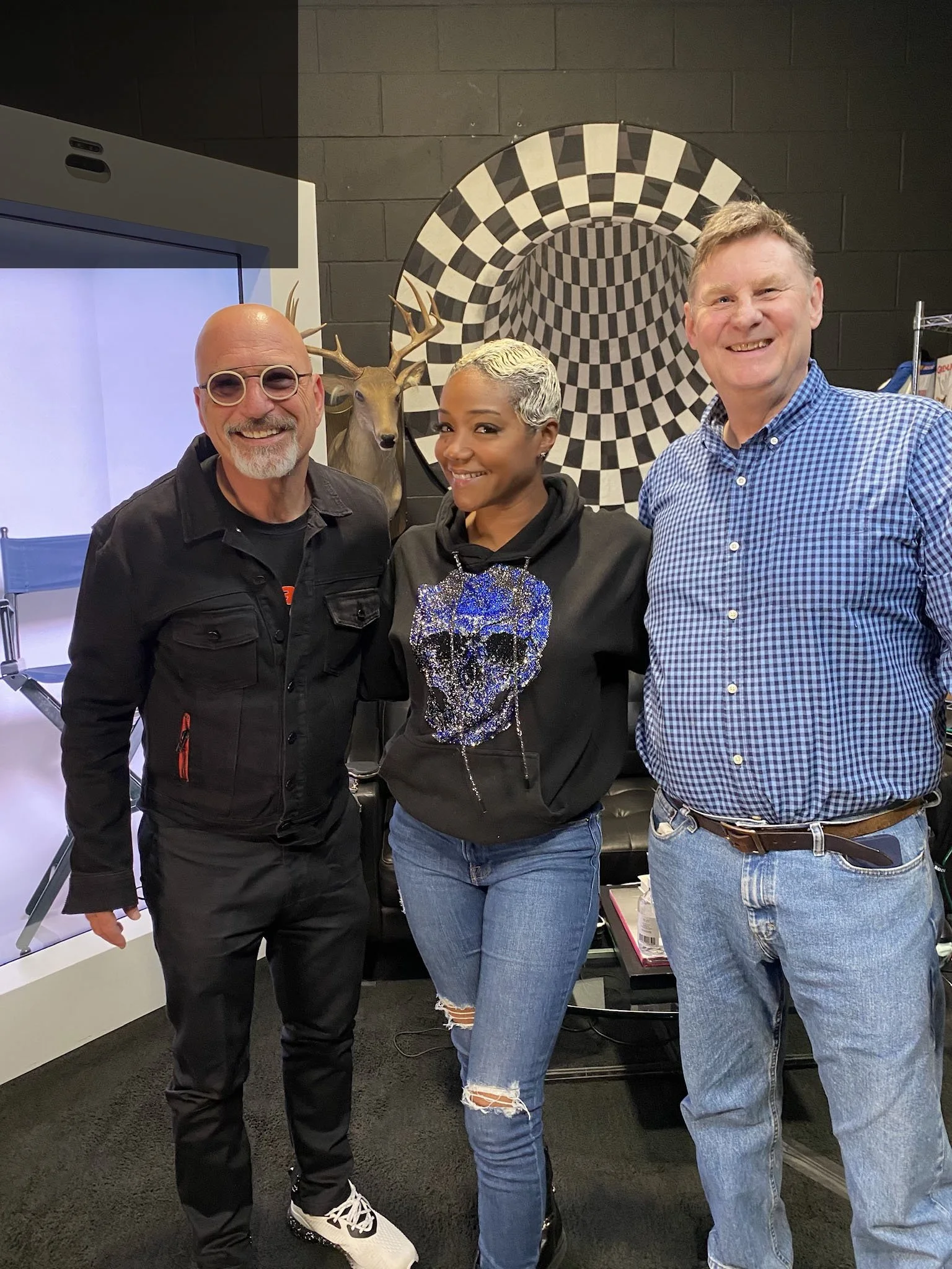 Chris Towle of Living Image Studio on Howie Mandel's  HOWIE MAKES STUFF