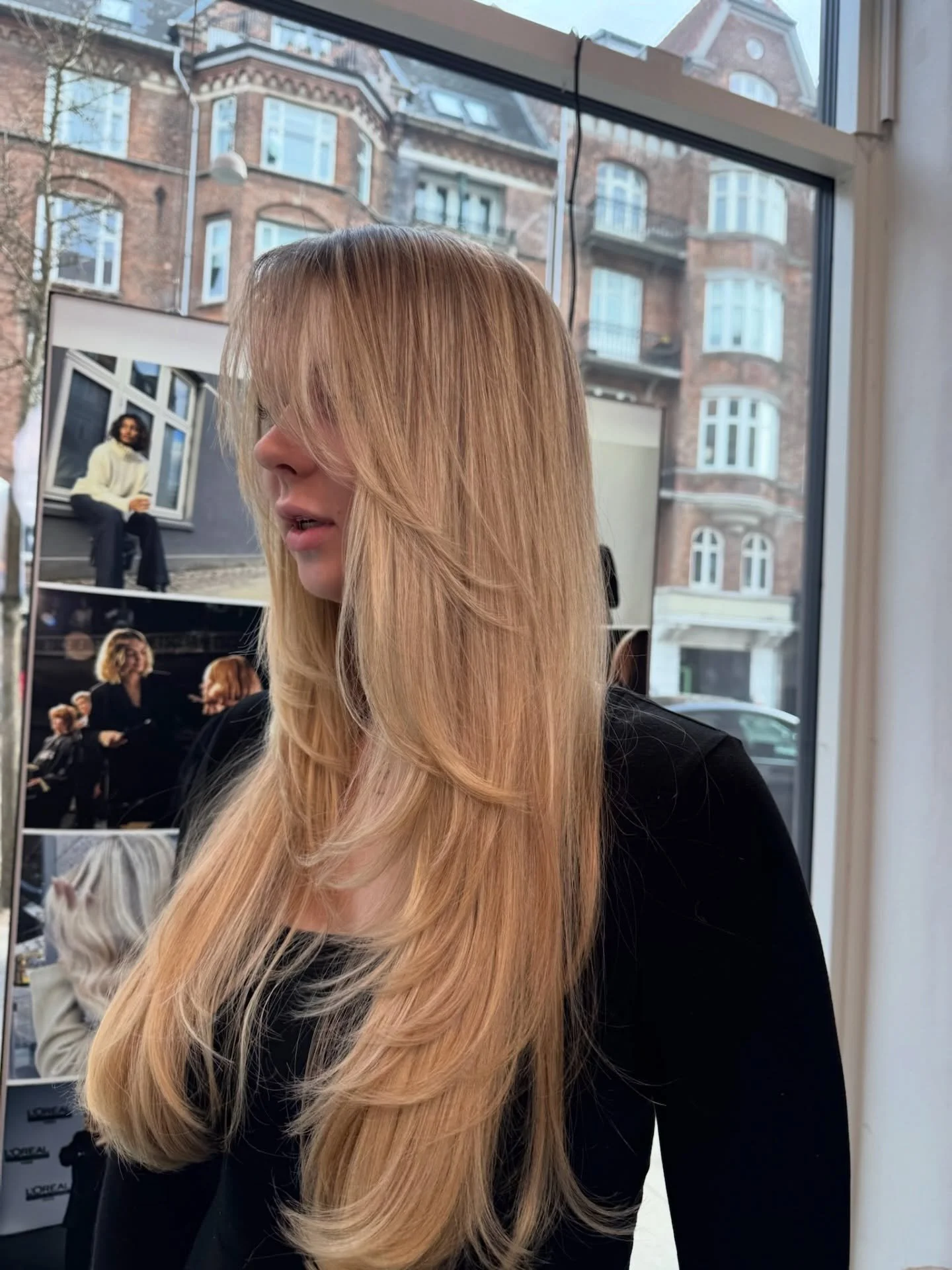 Vores dygtige elev i Hellerup @mathilde_nhc har klippet denne smukke frisure 😍✂️

En masse etager, som skaber lethed og bev&aelig;gelighed i h&aring;ret ✨

#nordichairconcept #haircut #layeredhaircut #hairstyling #hairdresser