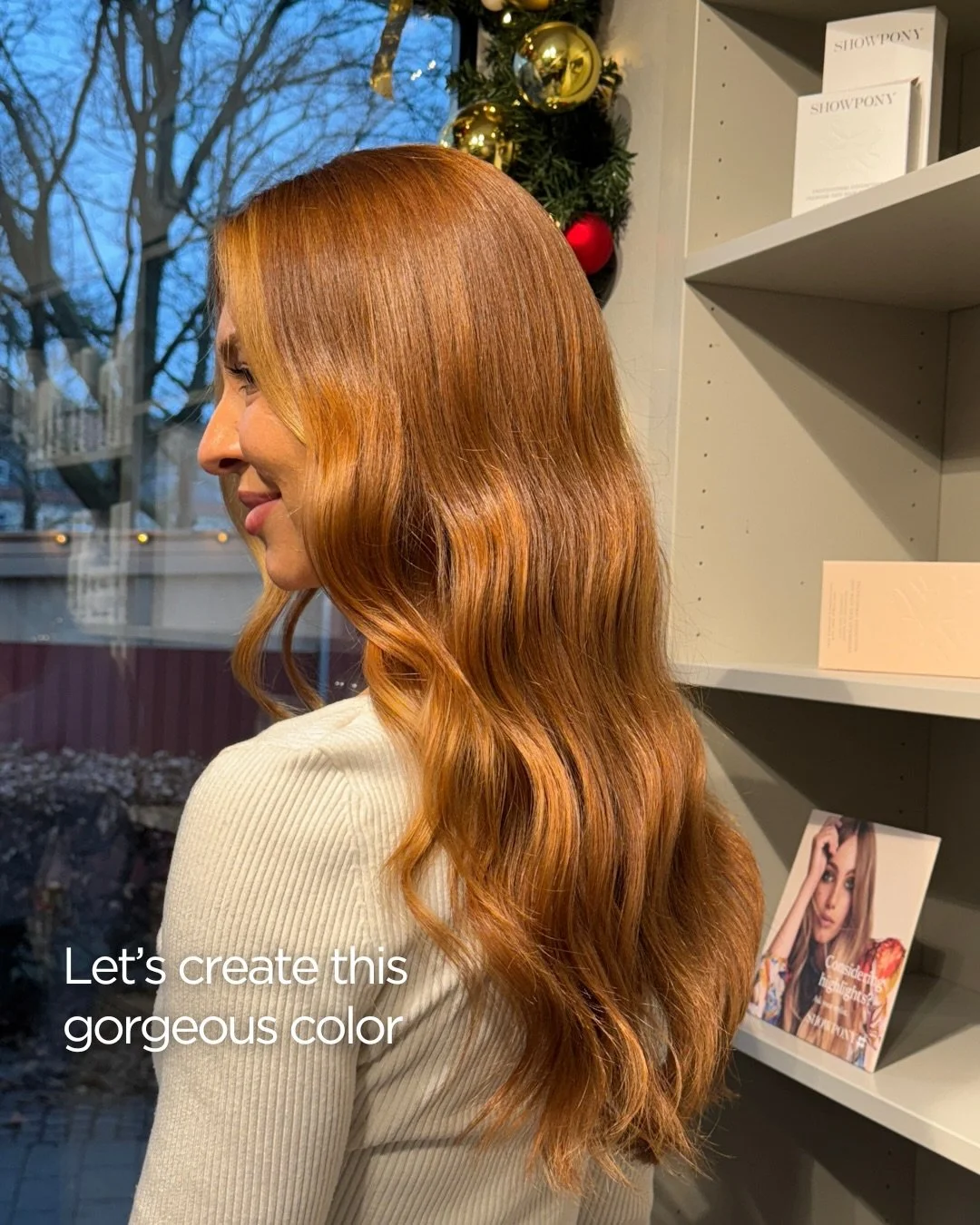 Dygtige @iuliana_nhc har magiske h&aelig;nder ✨

Bunden er blevet farvet, og derefter har den f&aring;et en toning med resten af h&aring;ret, og s&aring; er der tilf&oslash;jet lysere face framing 👌🏽

Som altid, stylet med rundb&oslash;rste &amp; f