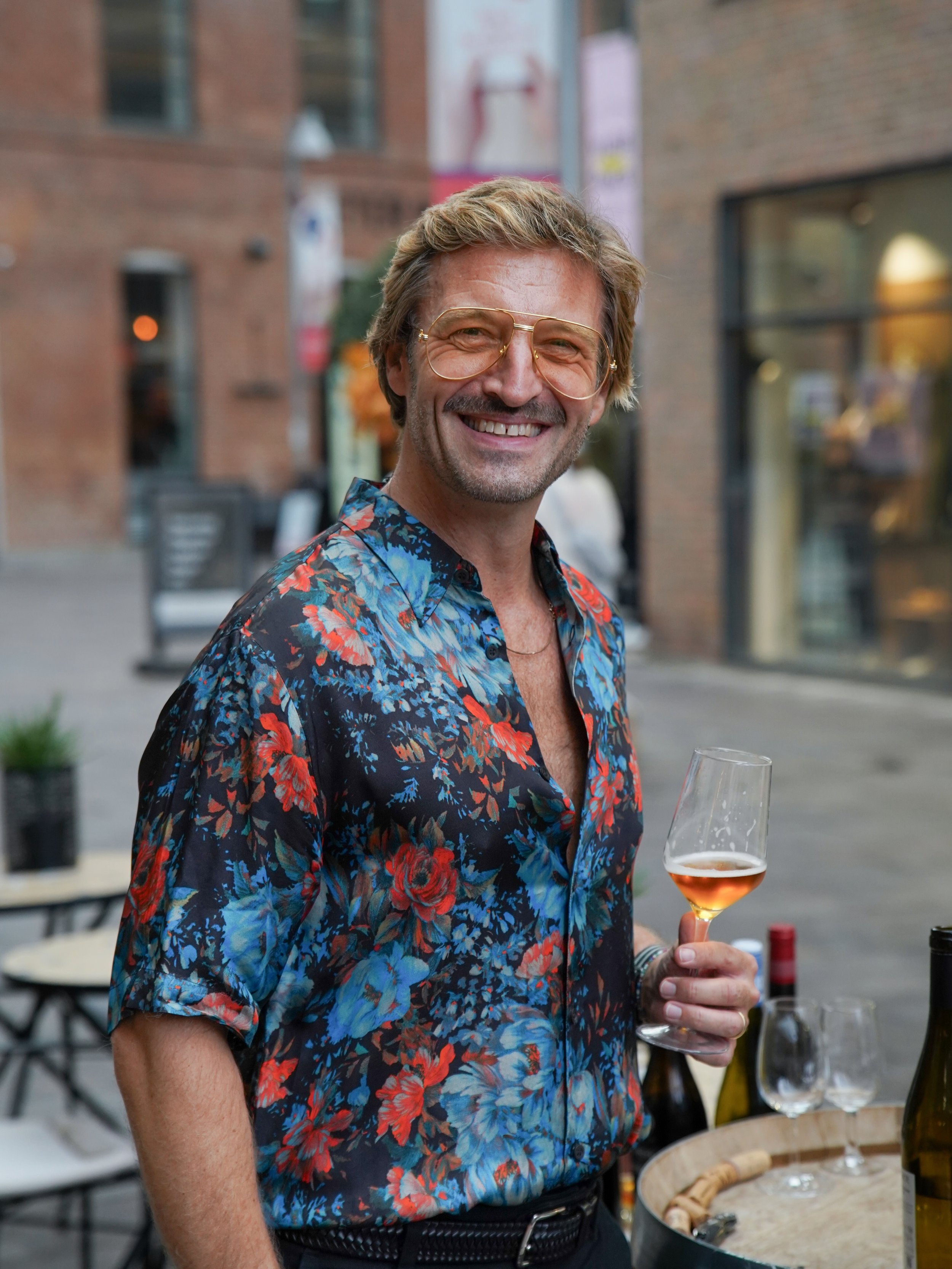 Et lille udpluk af stemningen fra vores reception i Valby 📸

Endnu en gang, tusinde tak til alle der kom forbi, og tak til vores naboer og samarbejdspartnere for en masse l&aelig;kre produkter til pr&aelig;mierne 😍

#nordichairconcept #fris&oslash;