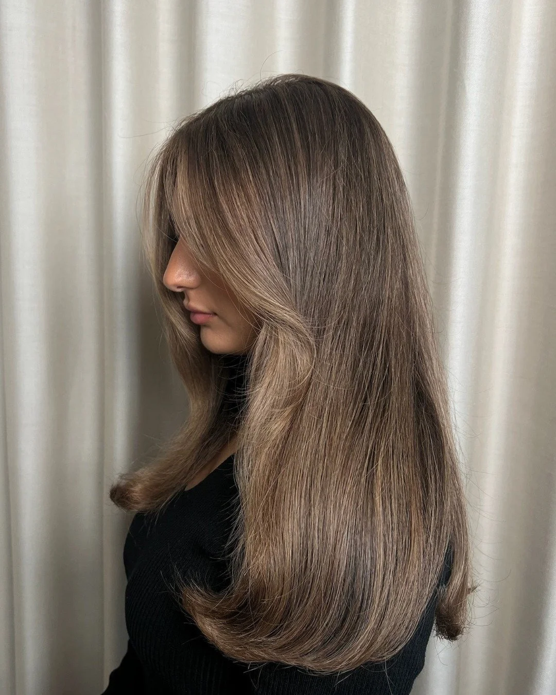 ✨ BL&Oslash;DE ETAGER, BEV&AElig;GELSE OG GLANS ✨

Bayaz fra NHC Frederiksberg har skabt dette smukke butterfly cut med masser af lange, bl&oslash;de etager og en elegant indramning omkring ansigtet.

Klipningen giver h&aring;ret mere bev&aelig;gelse