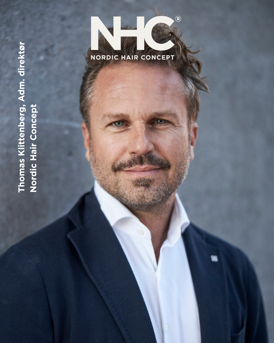 Portræt af Thomas Klittenberg foran en grå væg, iført en mørk blazer og hvid skjorte, med teksten 'NORDIC HAIR CONCEPT' øverst og hans navn og titel på venstre side.