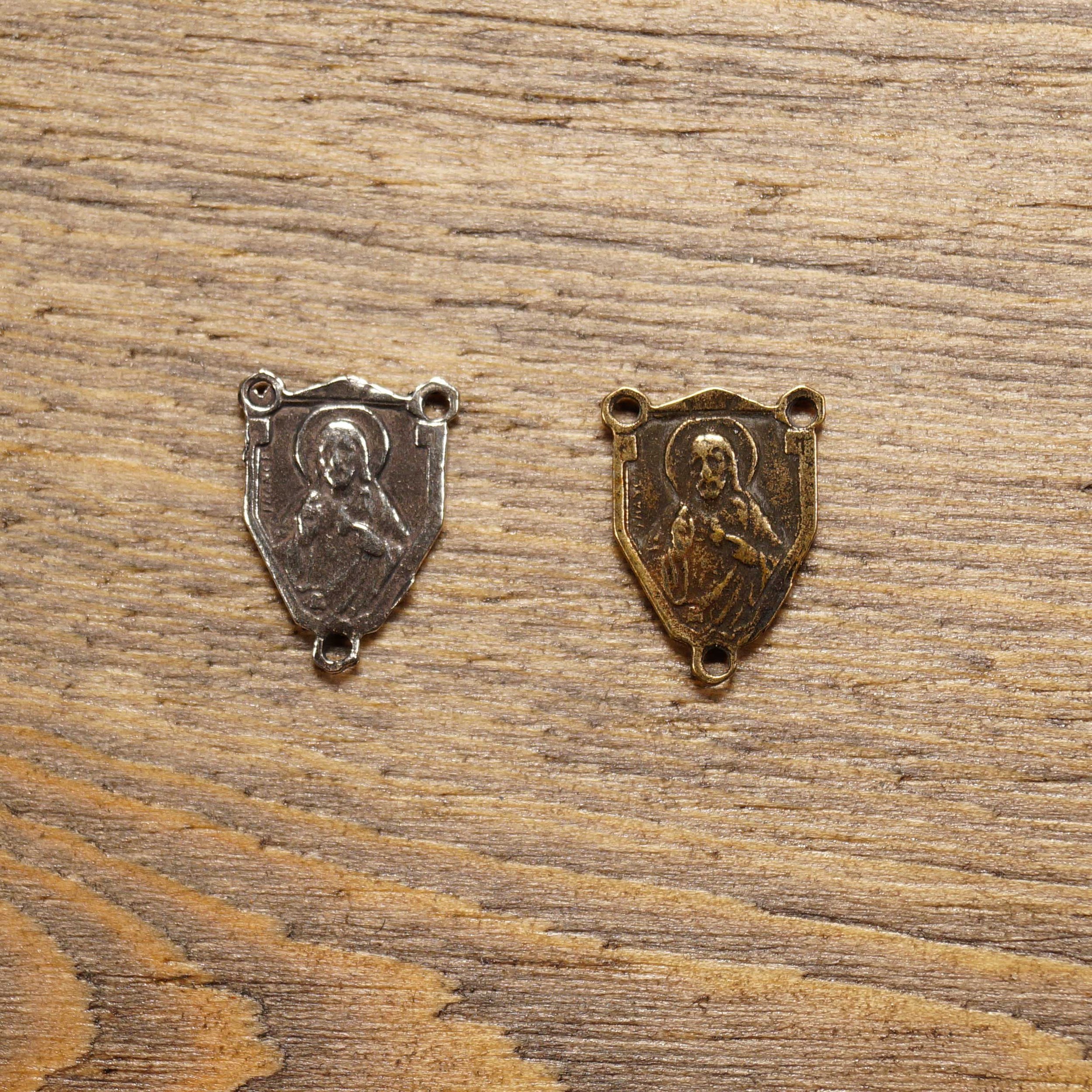 Angular Deco Scapular Center