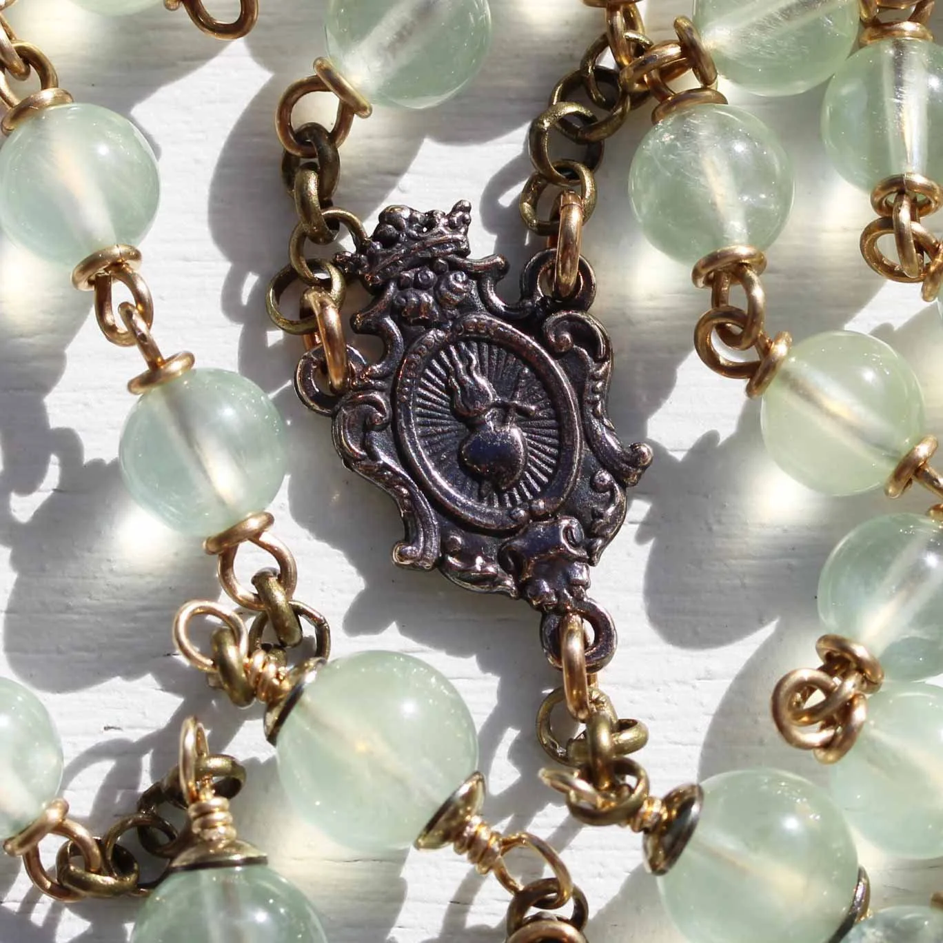 7mm_det_137_prehnite_crowned_heart4.jpg