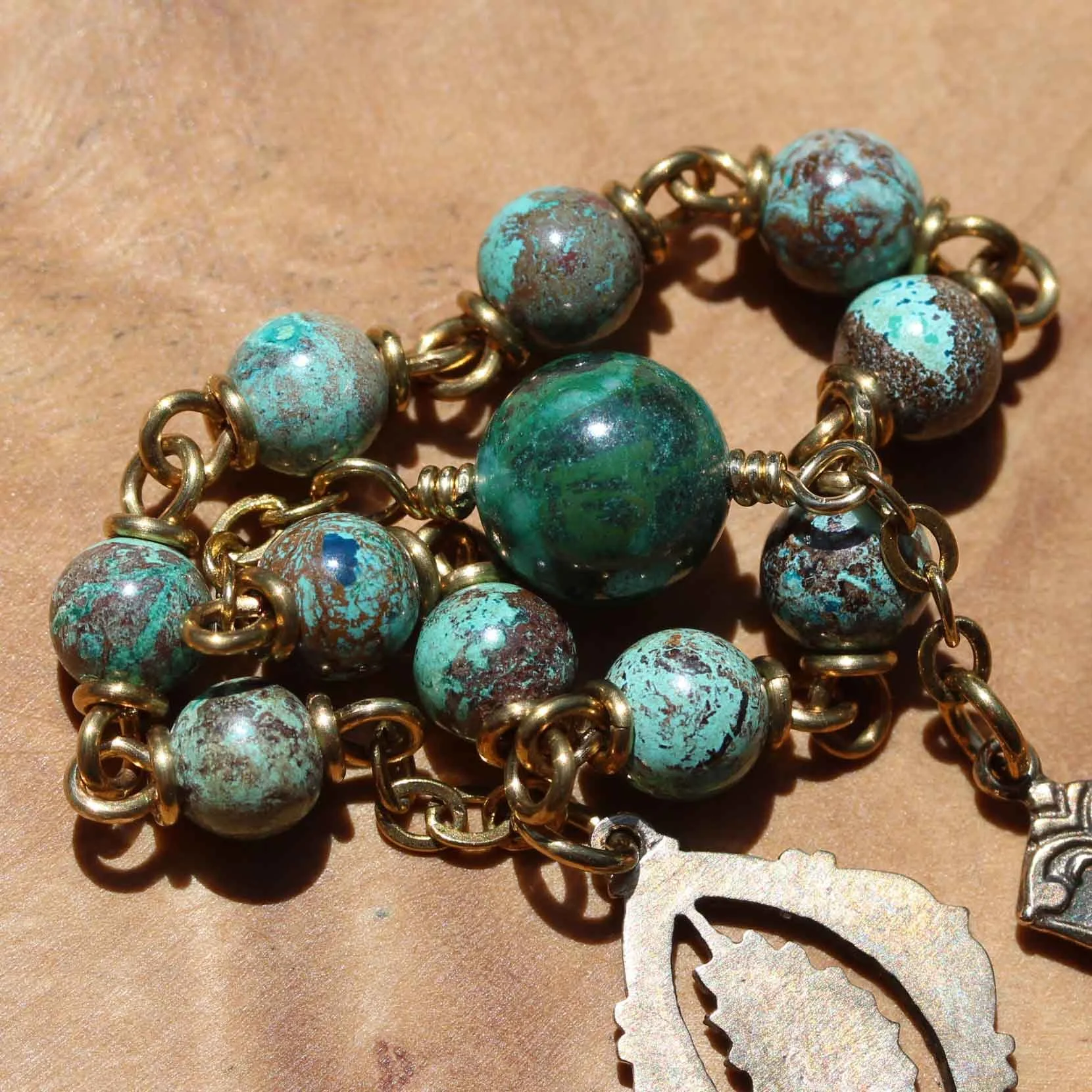 ten_det_200_chrysocolla_oval_heart5.jpg