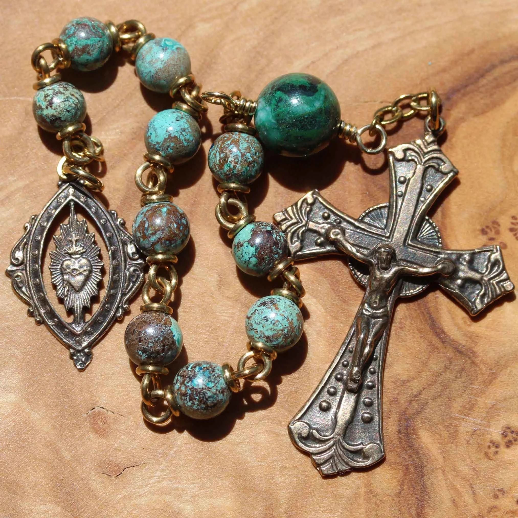 ten_det_200_chrysocolla_oval_heart3.jpg