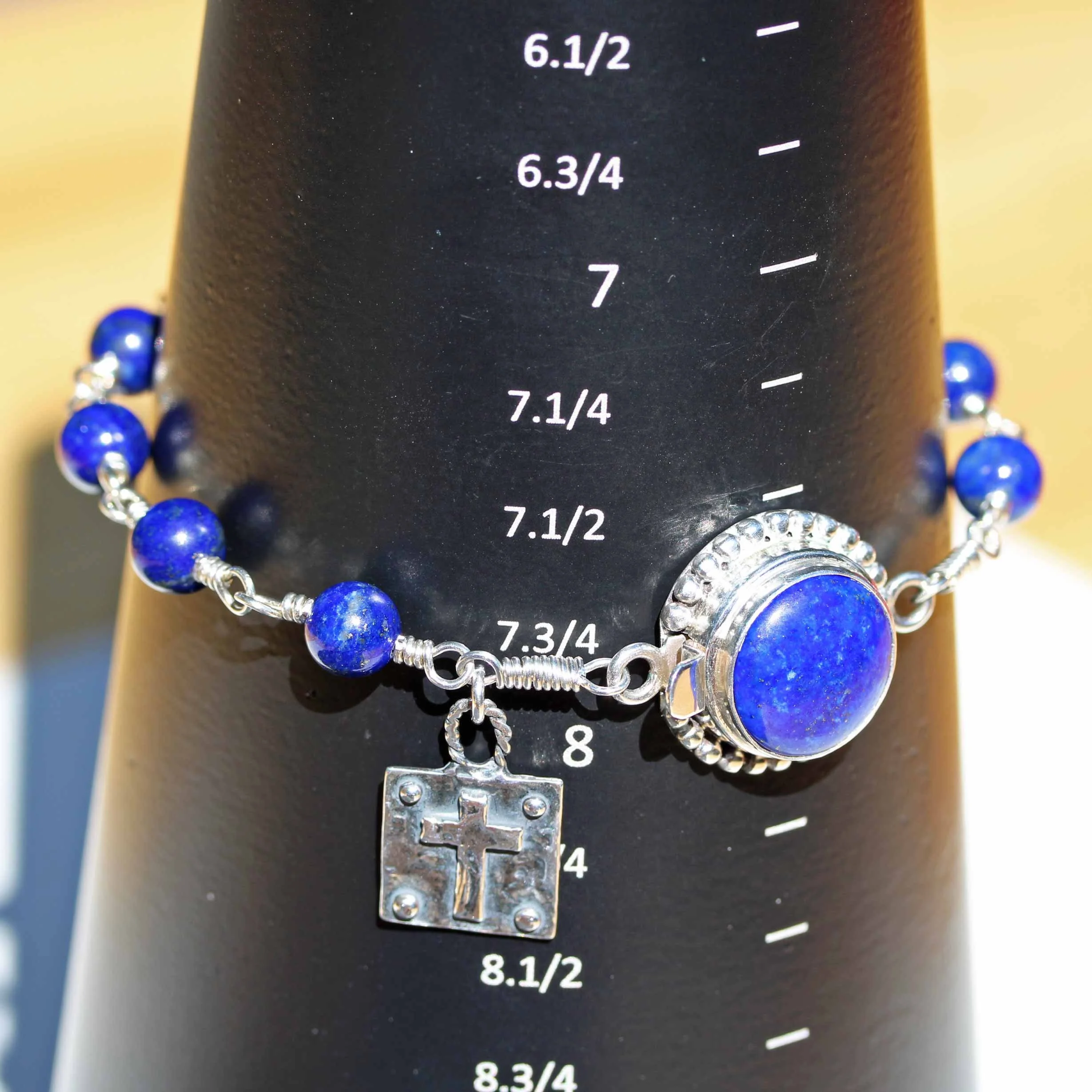 Br_det_049_lapis_large_clasp7.jpg