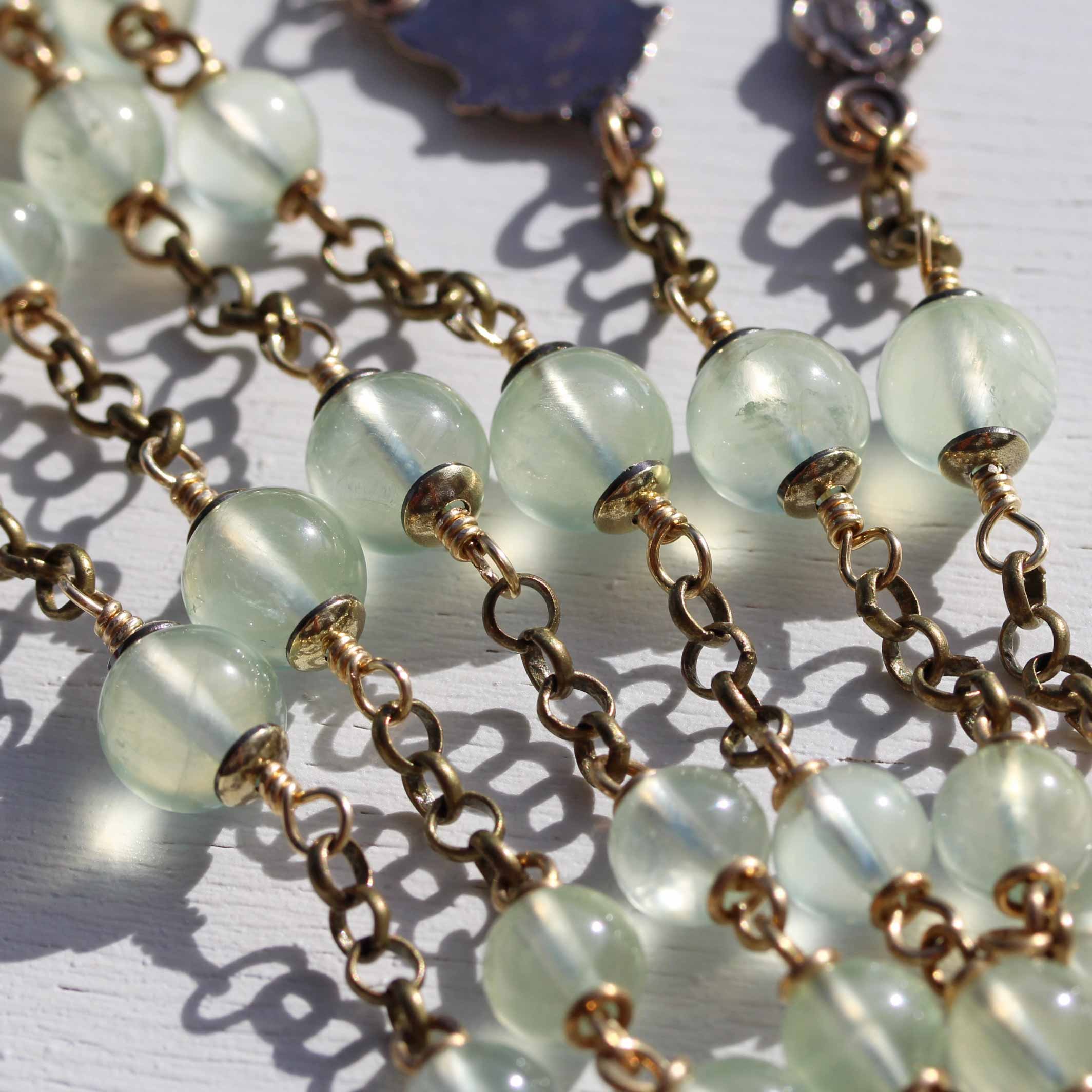 7mm_det_137_prehnite_crowned_heart7.jpg