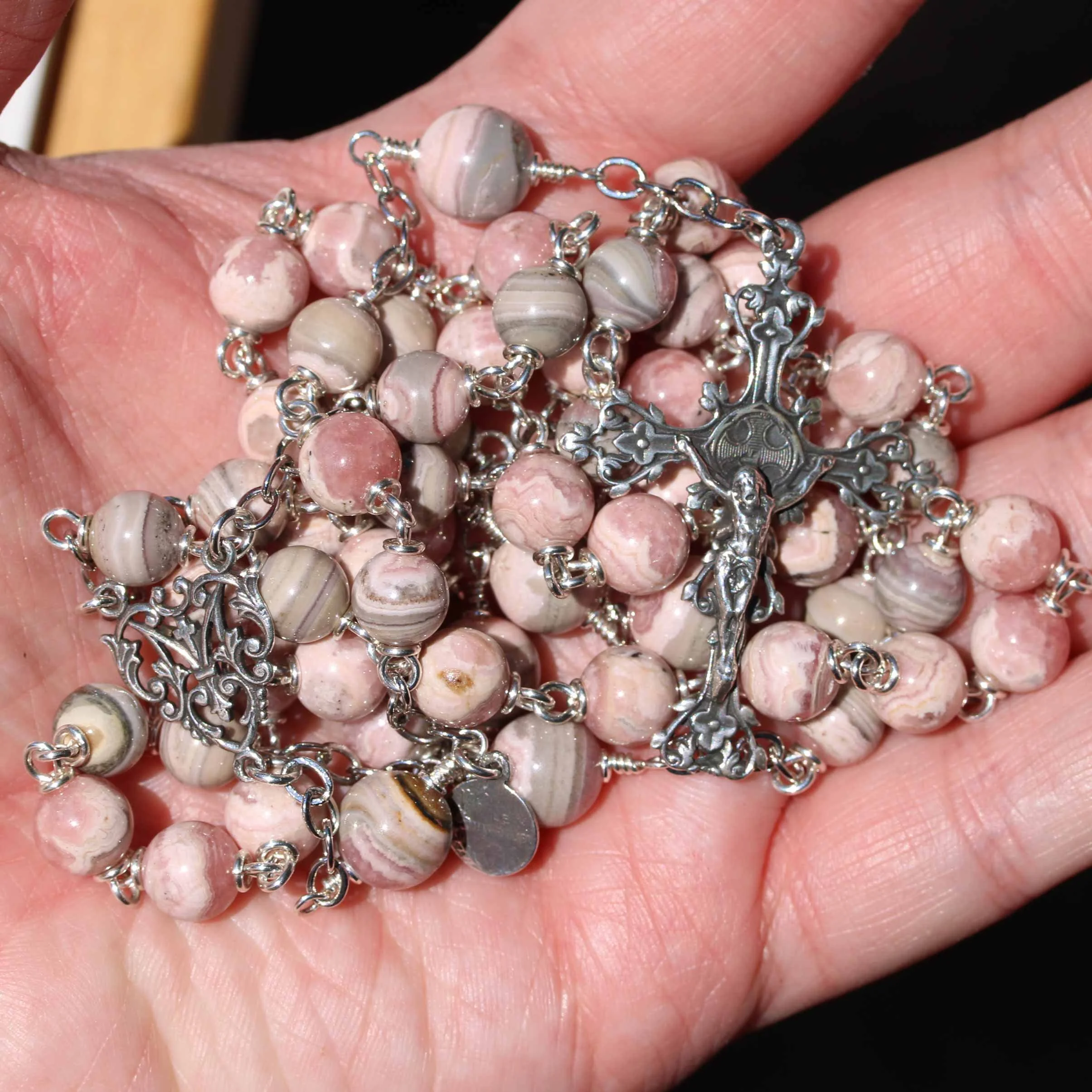 8mm_det_336_argentina_rhodochrosite_victorian10.jpg
