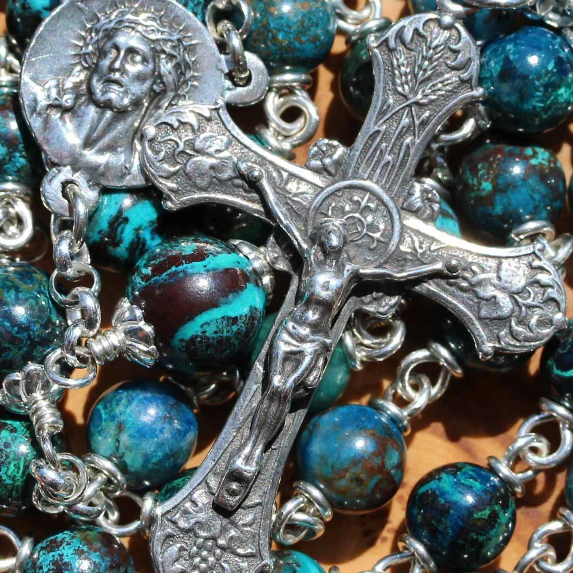 8mm_det_323_azurite_chrysocolla_eucharistic1.jpg