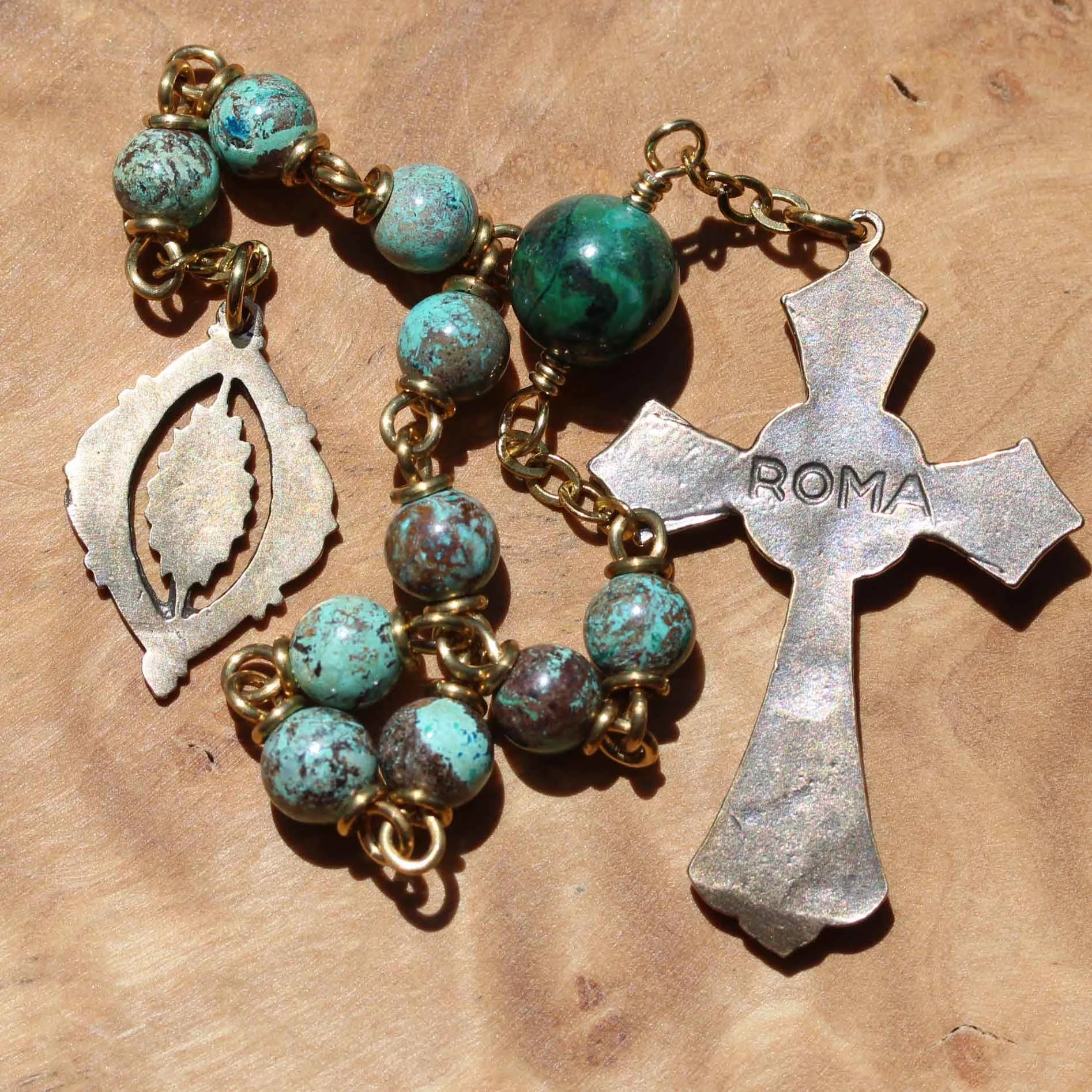 ten_det_200_chrysocolla_oval_heart4.jpg