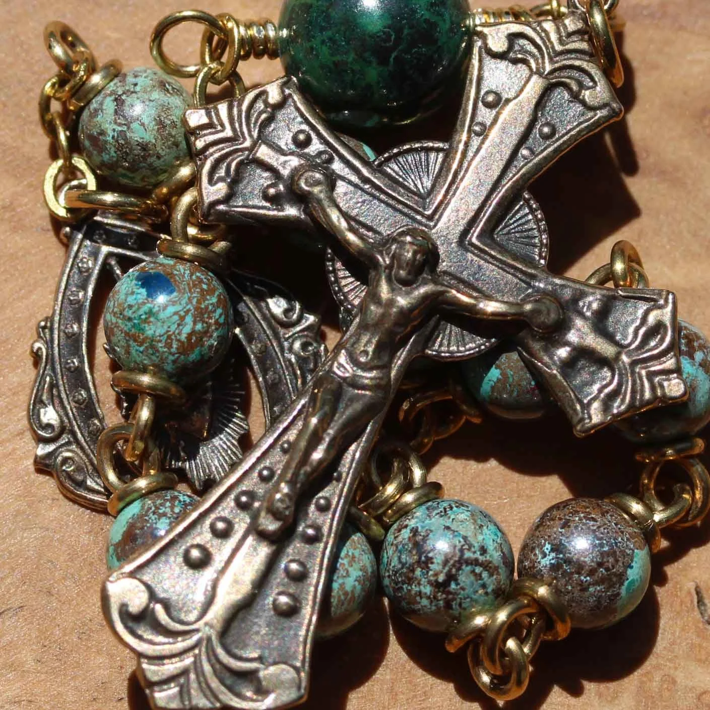 ten_det_200_chrysocolla_oval_heart1.jpg