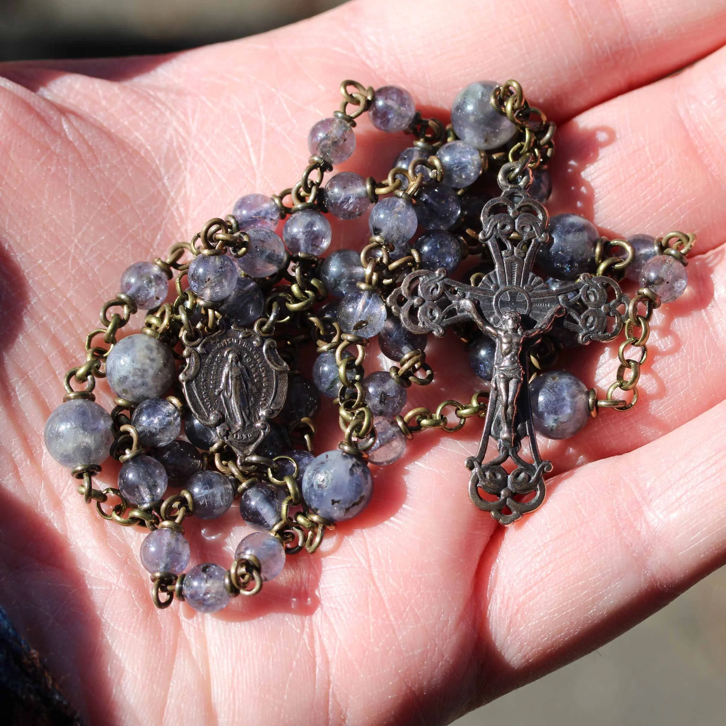 6mm_det_211_overcast_iolite_rosary9.jpg