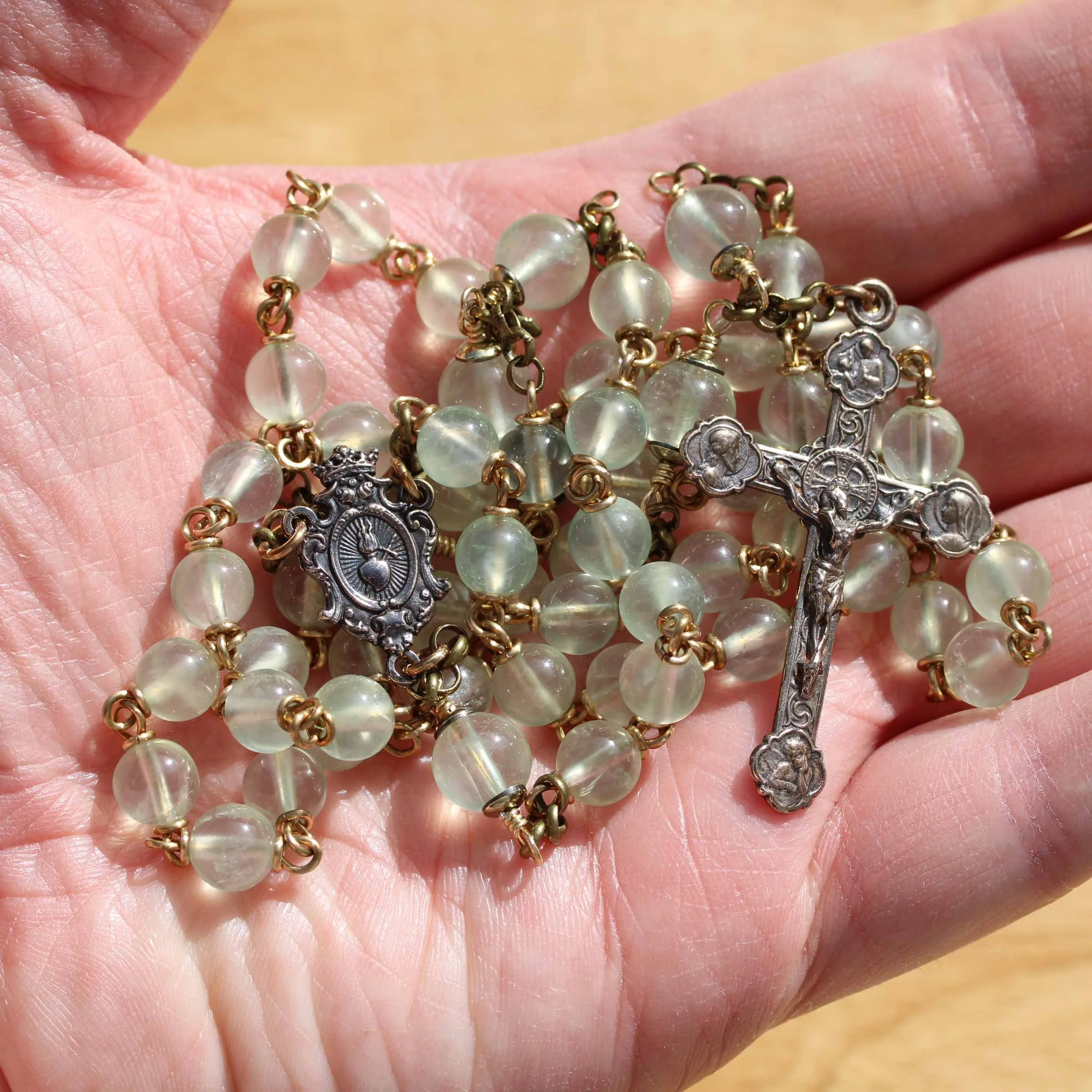 7mm_det_137_prehnite_crowned_heart9.jpg