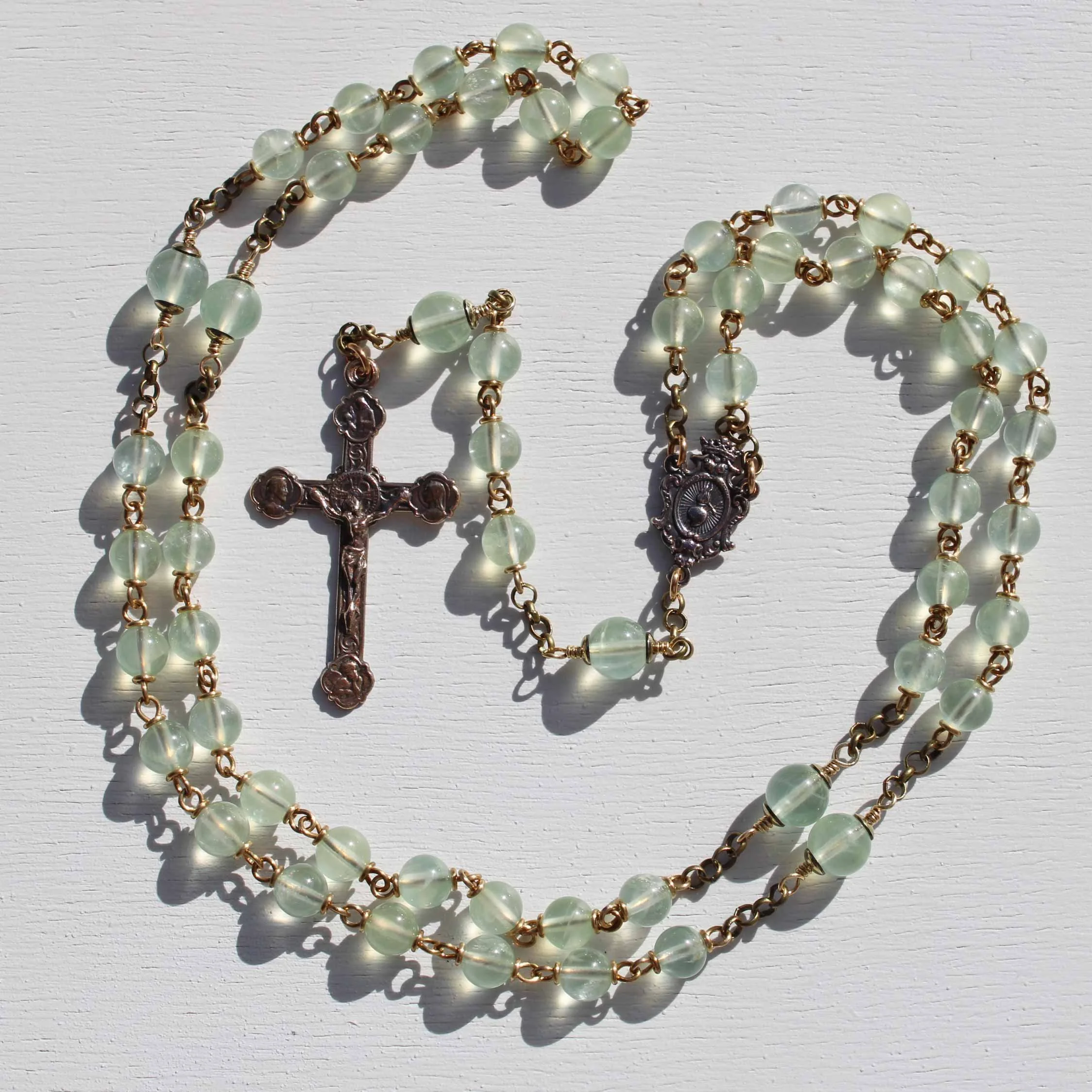 7mm_det_137_prehnite_crowned_heart3.jpg