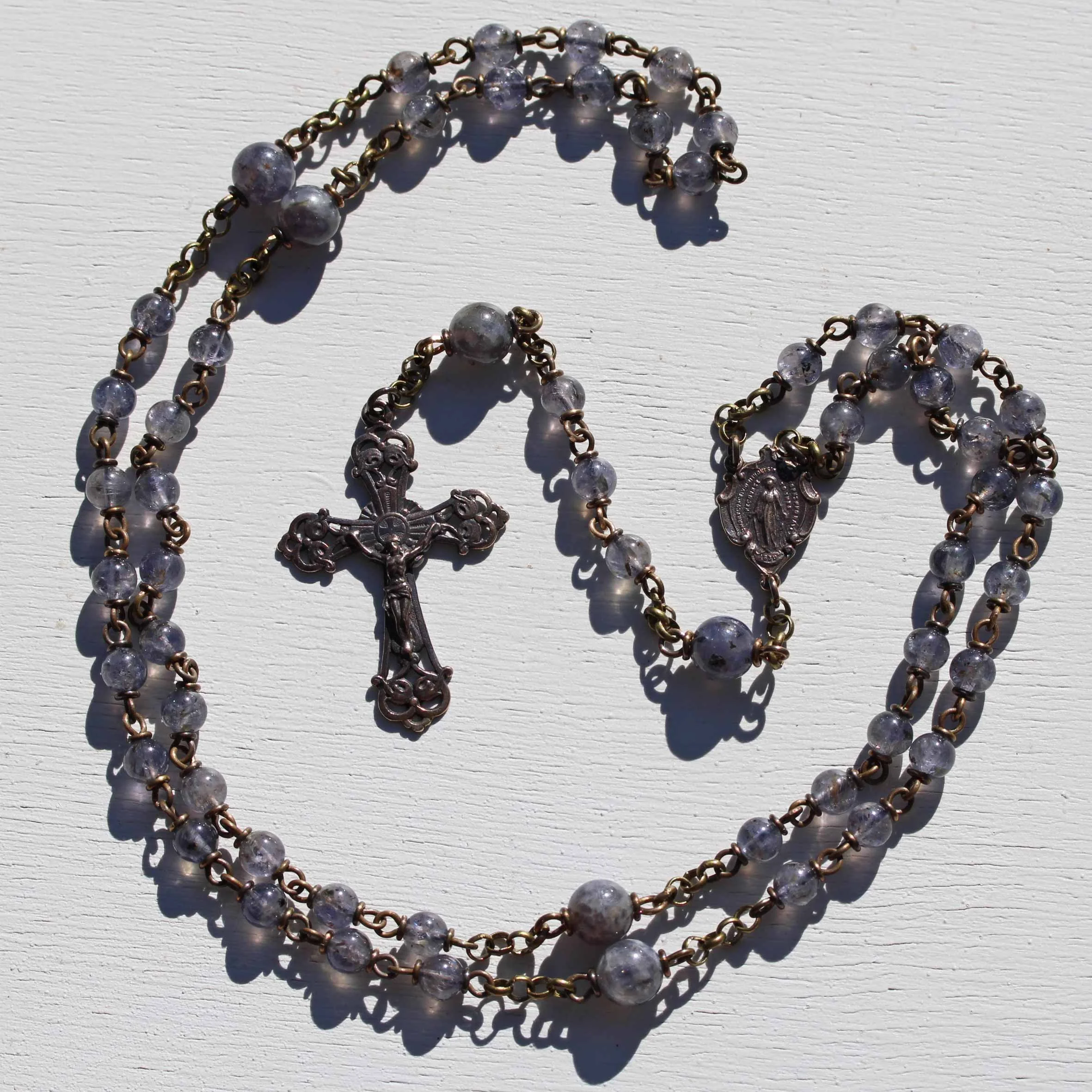 6mm_det_211_overcast_iolite_rosary3.jpg