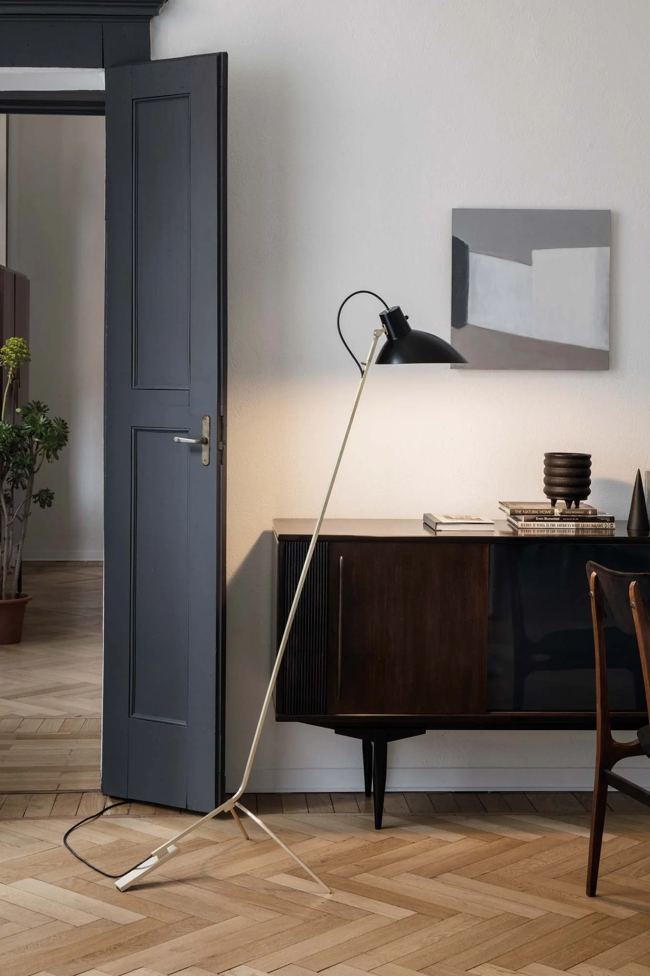 vv-cinquanta-floor-study-black-brass.jpg