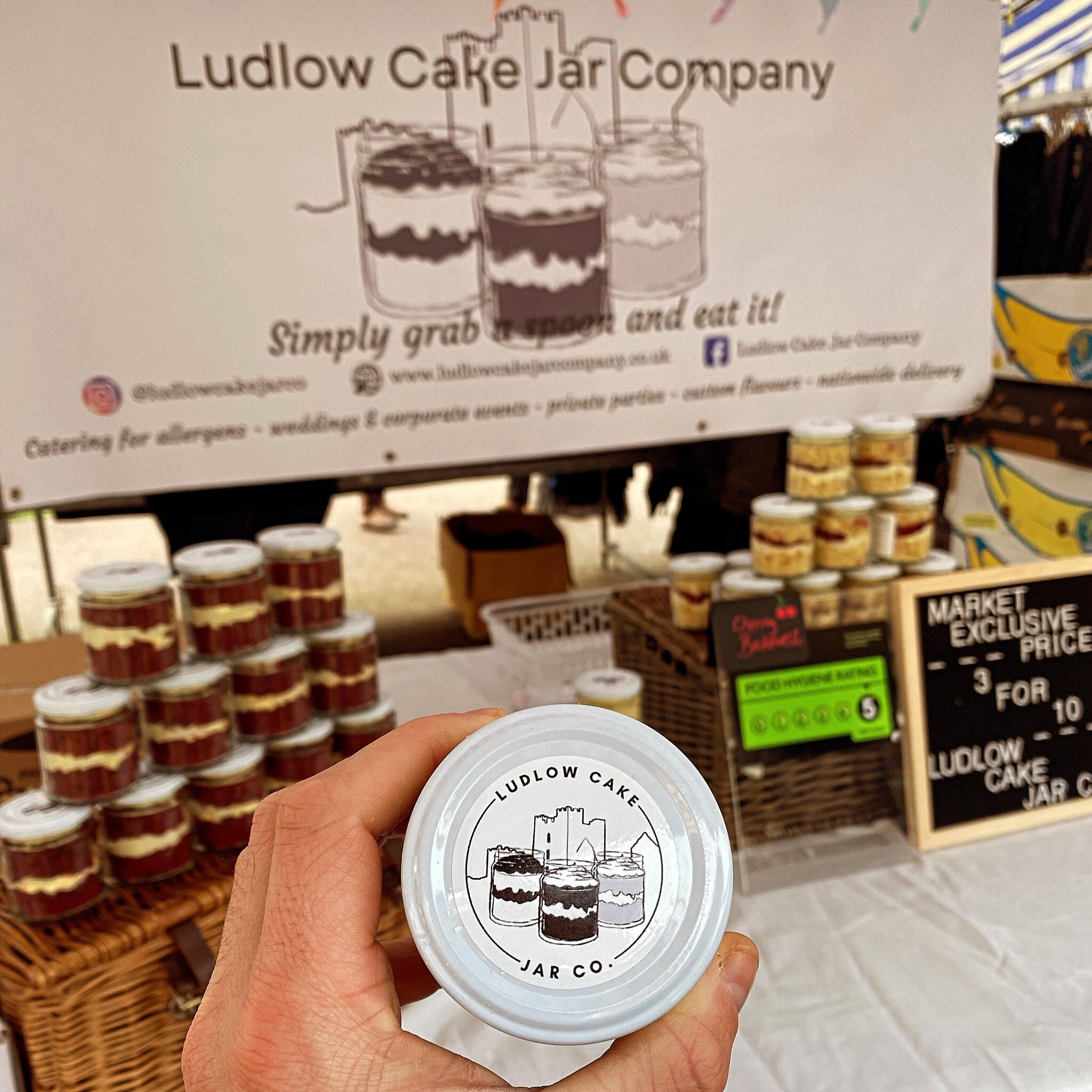 Find us at @ludlow.market Friday and Saturday this weekend 🥳 

You may even find a cheeky extra flavour 👀 
Stay tuned! 🥰 

#ludlow #shropshire #markettrader #cakebypost #cakeinajar #cakedelivery #giftbypost #postalgifts #cake #eggfreecake