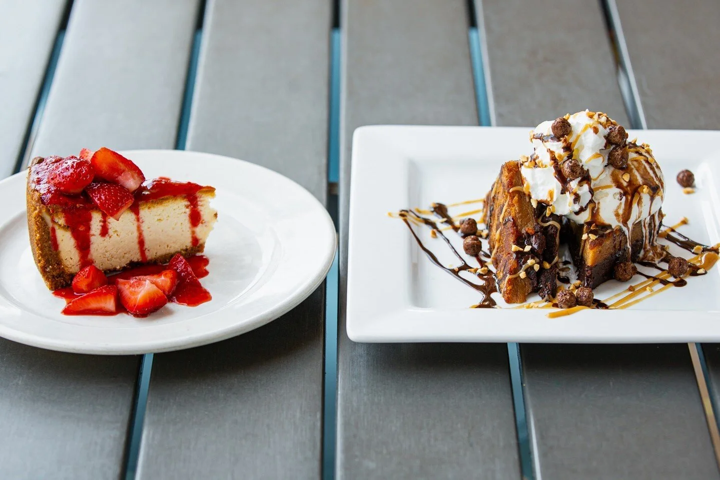 Eat an extra dessert today... you know you want to. 😍🥄

You in?! Which scratchmade Carolina Brewery dessert will you be reaching for first?

🍓 Cheesecake with cinnamon crust, topped with fresh strawberries and strawberry sauce

🍫 Chocolate Peanut