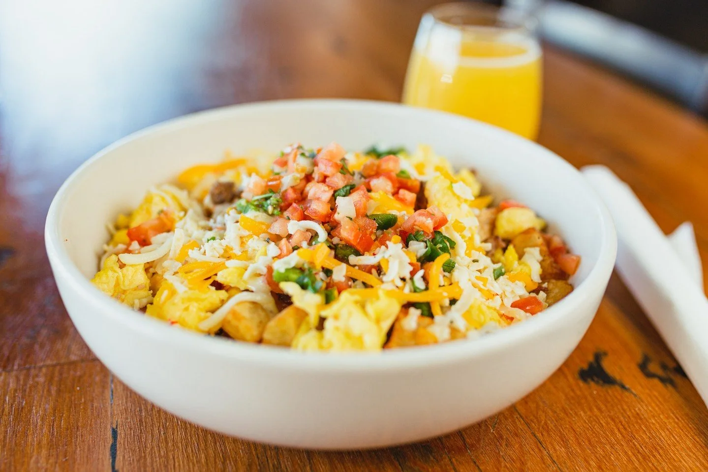 Crumbled Biscuit, Breakfast Potatoes, Bacon, Sausage, Scrambled Eggs, Pico de Gallo and Cheese - all of the components for a delicious brunch dish. Pair it with a $2 Mimosa or a $5 Bloody Mary.

Who&rsquo;s In?
.
.
.
#brunch #brunchin #weekendvibes #