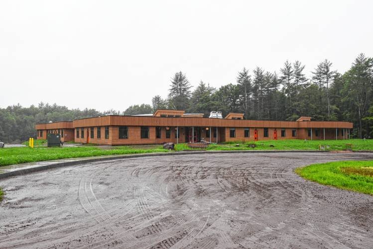  The new Greenfield Center School’s 23,678-square-foot, one-story building is set back from Bernardston Road. STAFF PHOTO/PAUL FRANZ 